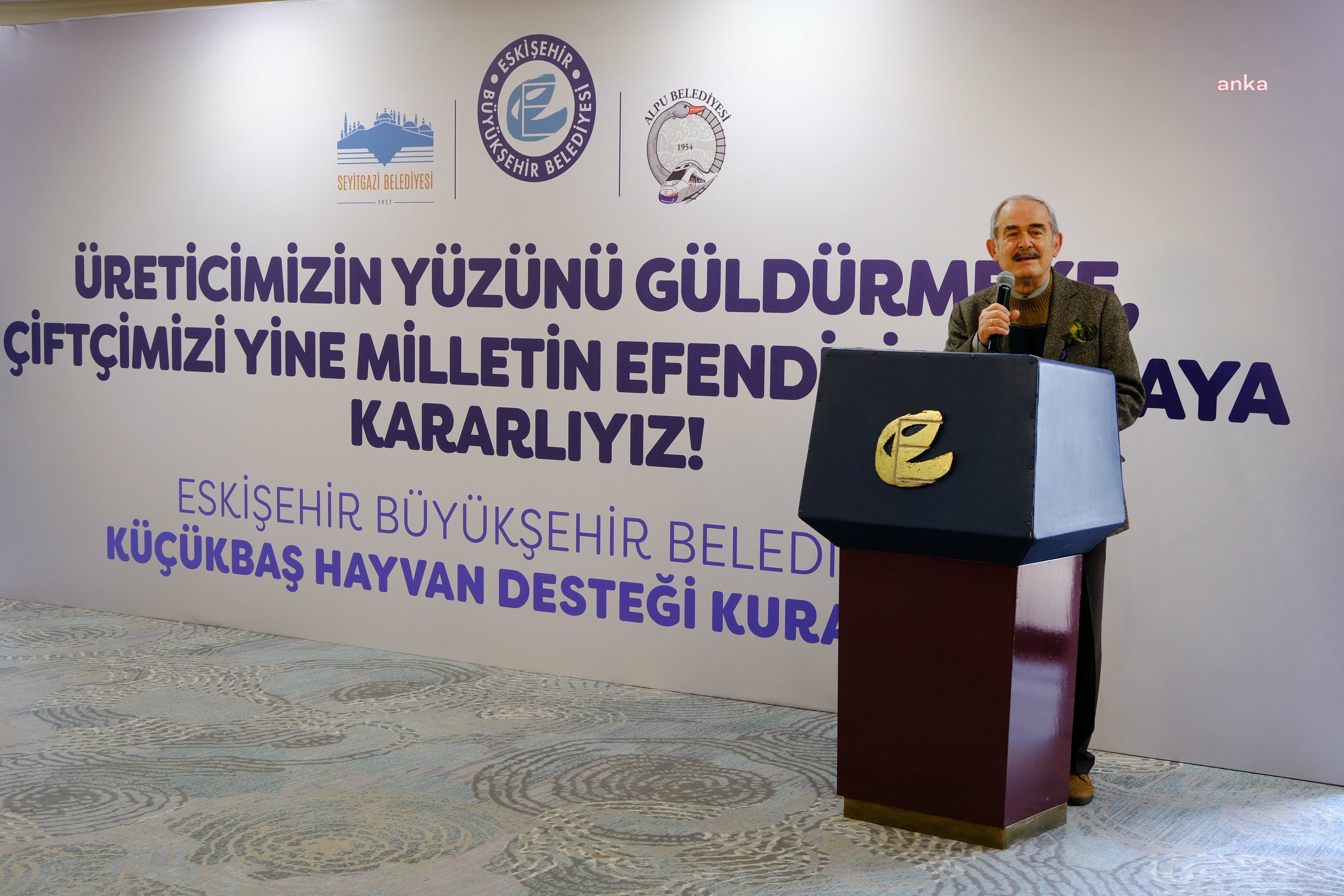 ESKİŞEHİR BÜYÜKŞEHİR BELEDİYESİ'NDEN ÜRETİCİYE DAMIZLIK KOYUN VE KOÇ DESTEĞİ