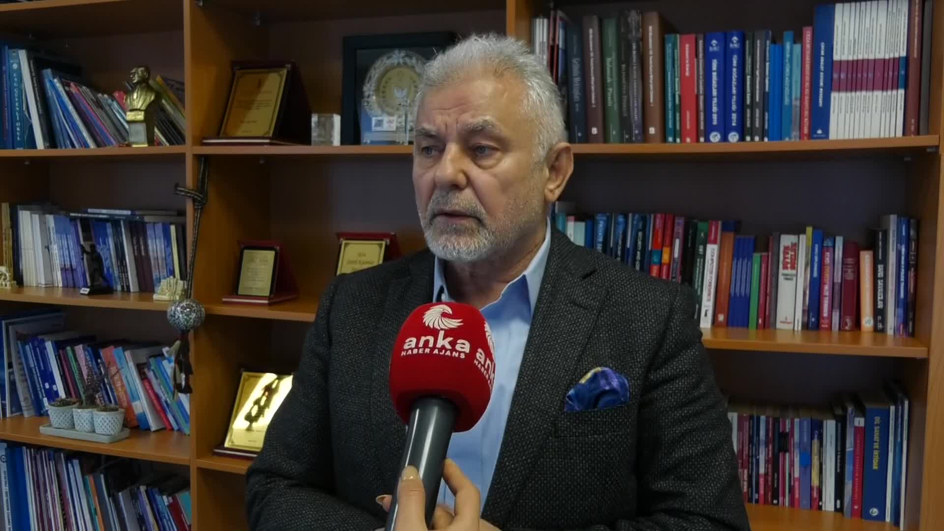 ESKİ EMNİYET MÜDÜRÜ ÖZTÜRK: "BİRİ SİZE TELEFONDA ‘POLİS, OPERASYON, BANKA, ALTIN, PARA’ DİYORSA TELEFONU HEMEN KAPATIN"