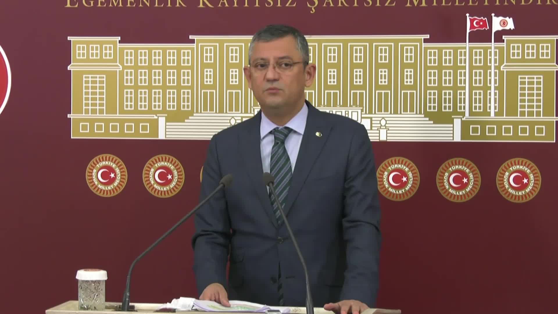 ÖZGÜR ÖZEL: "GİDENİN AĞABEYİ FETÖ’DEN İÇERİDE, GELENİN KENDİSİ İMAMIN HUZURUNDA. DEMEK Kİ TARIM BAKANLIĞI’NDA FETÖ KONTENJANI VAR"