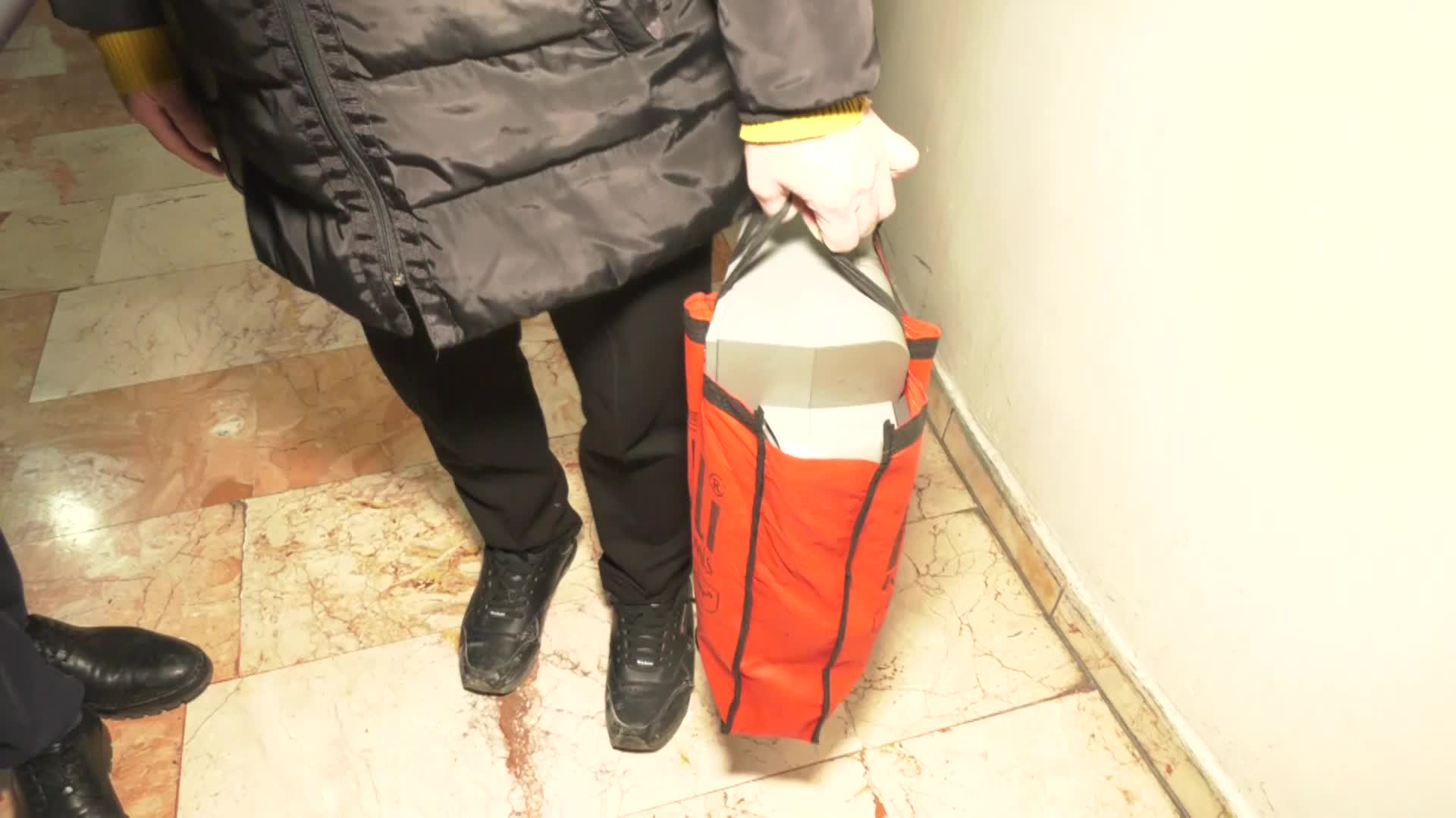 YOL PARASI İÇİN ÇOCUKLARININ TABLETİNİ SATAN ERZİNCANLI YURTTAŞ: “KONTROLE GİDECEĞİM ANKARA’YA, MADDİ DURUMUM İYİ DEĞİL”