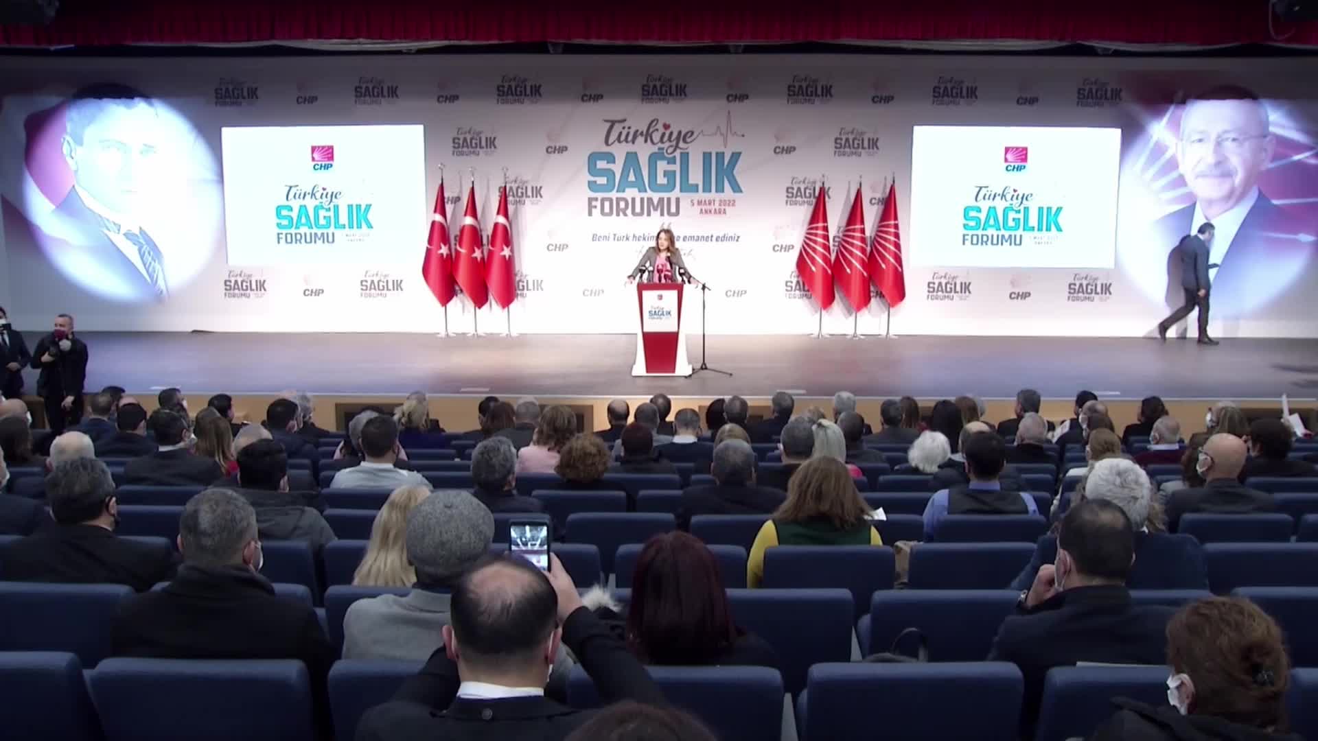 CHP SAĞLIK FORUMU'NDA KONUŞAN İLGEZDİ, SAĞLIK SİSTEMİNİ OSMANGAZİ KÖPRÜSÜ'NE BENZETTİ: "HASTA OLANDAN 5, OLMAYANDAN 10 LİRA”