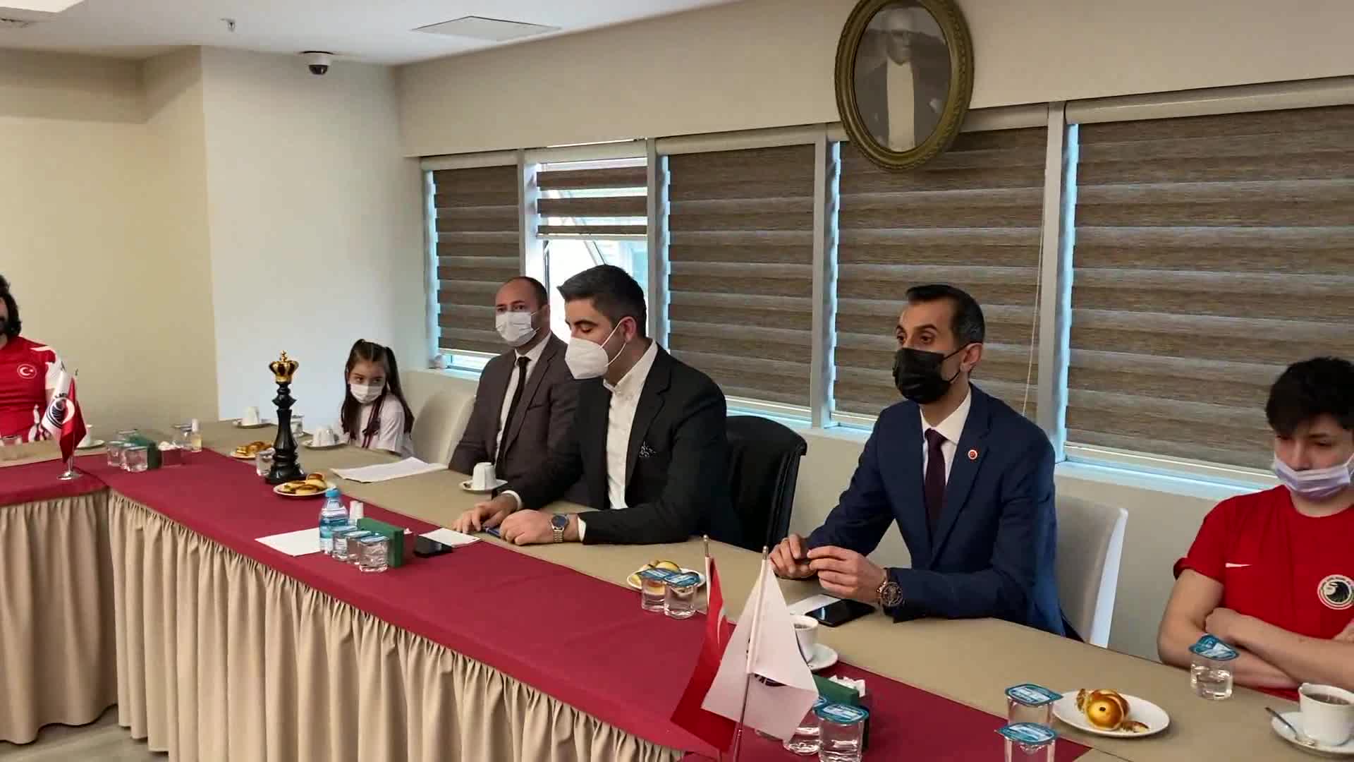 KARTAL BELEDİYE BAŞKANI BAŞKANI YÜKSEL, ÖDÜLLÜ SPORCULARLA BİR ARAYA GELDİ
