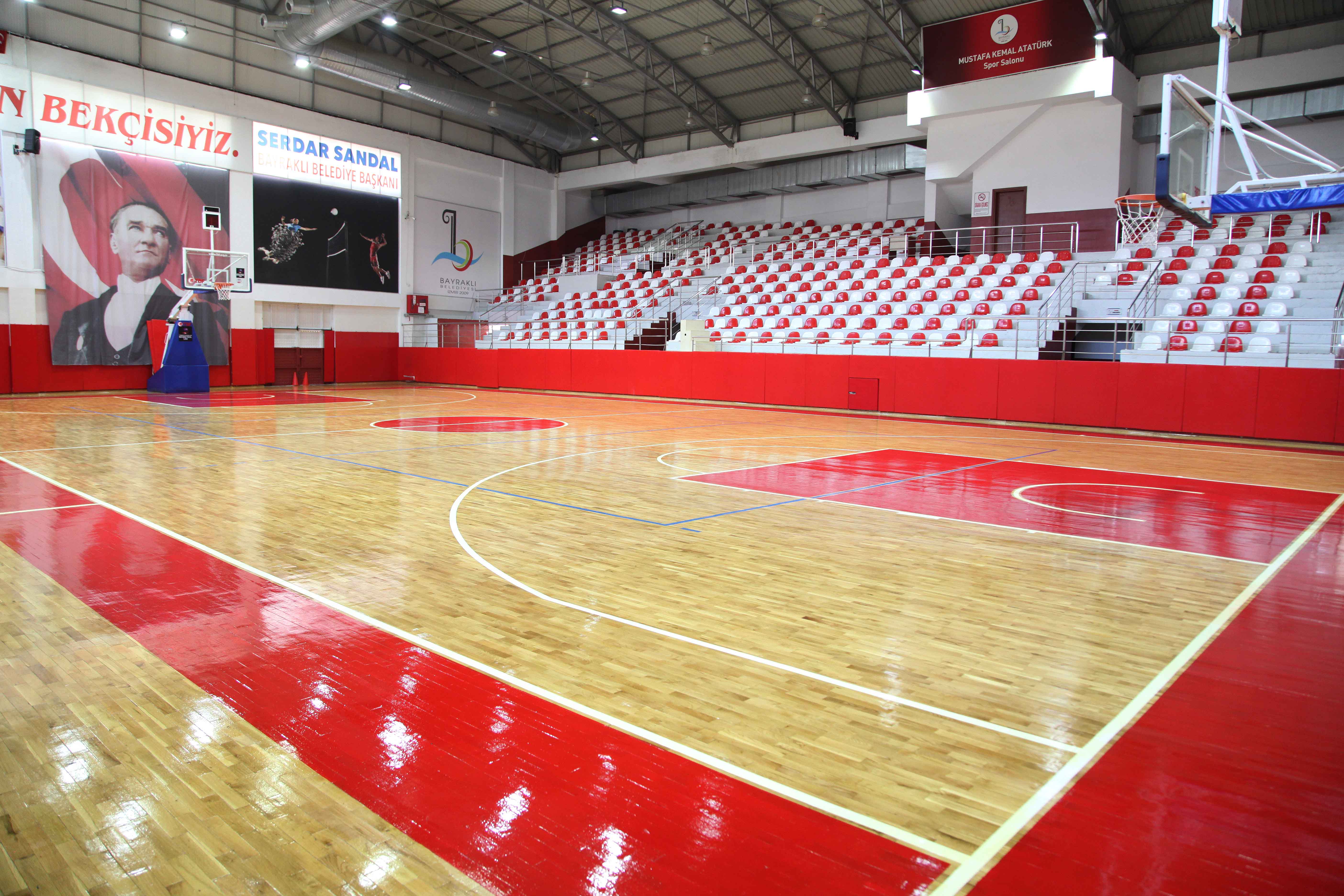 BAYRAKLI BELEDİYESİ, SPOR TESİSLERİNİ YENİLEDİ