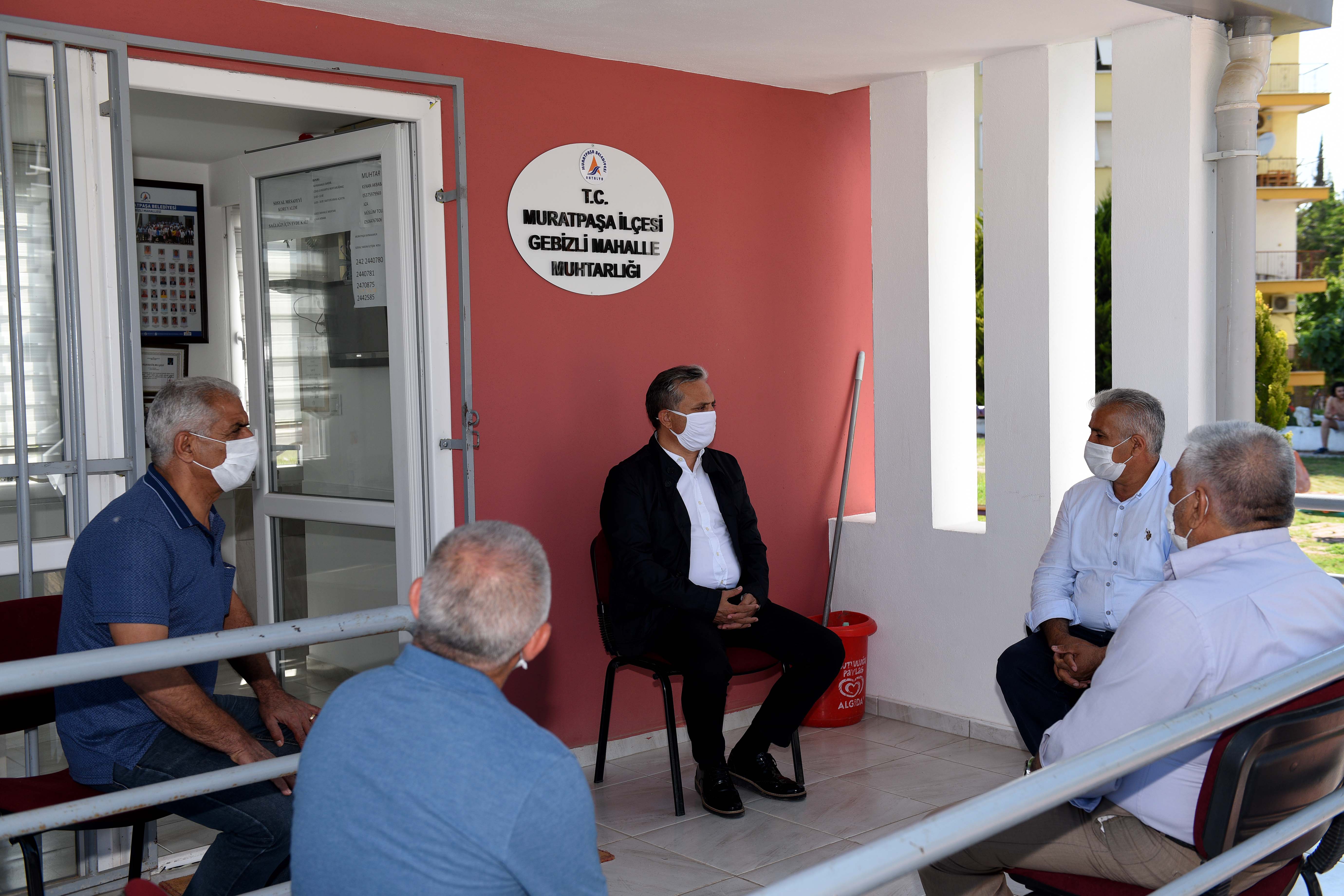 MURATPAŞA BELEDİYE BAŞKANI UYSAL'DAN KARANTİNADAN ÇIKAN MAHALLELERE ZİYARET