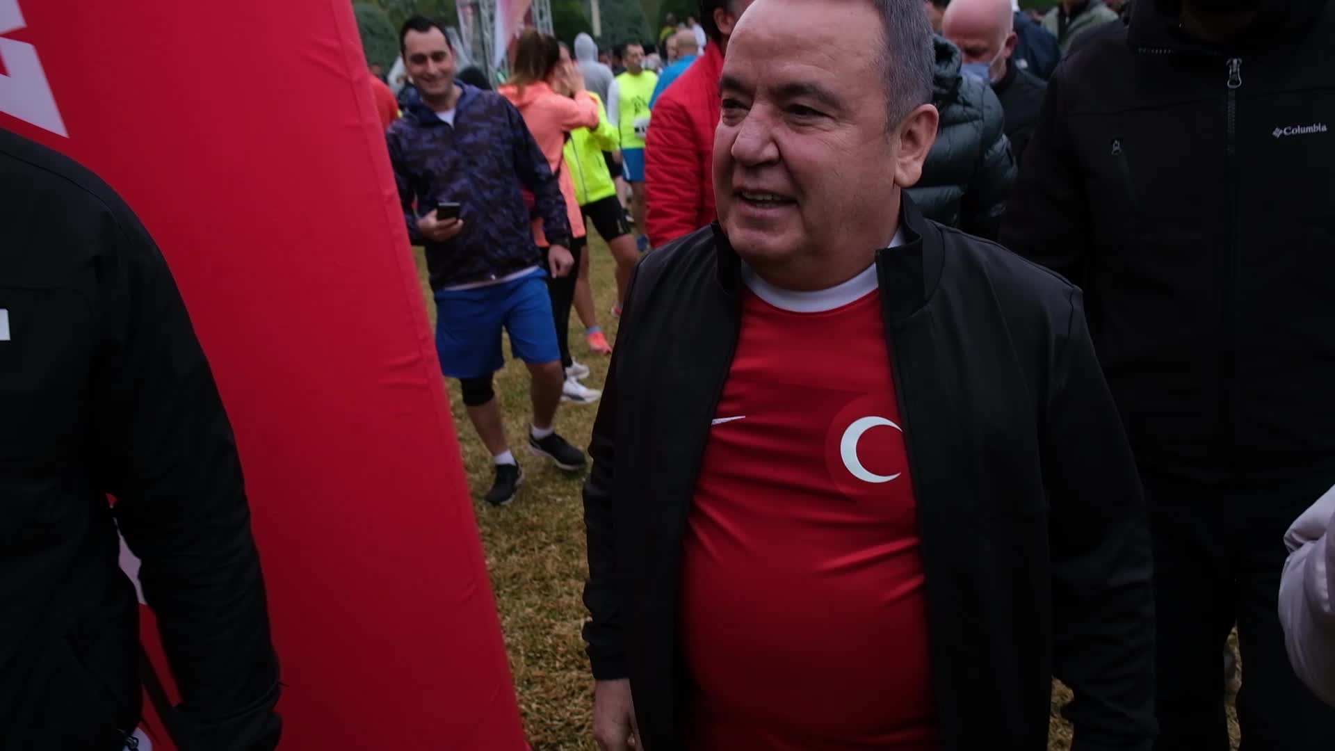 ANTALYA BÜYÜKŞEHİR BELEDİYE BAŞKANI MUHİTTİN BÖCEK RUNTALYA STARTINI VERDİ, HALK KOŞUSUNA KATILDI