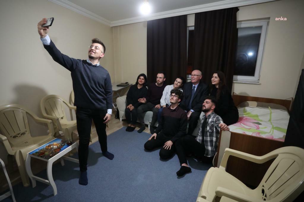 ODUNPAZARI BELEDİYE BAŞKANI KAZIM KURT ÖĞRENCİ EVİNE KONUK OLDU