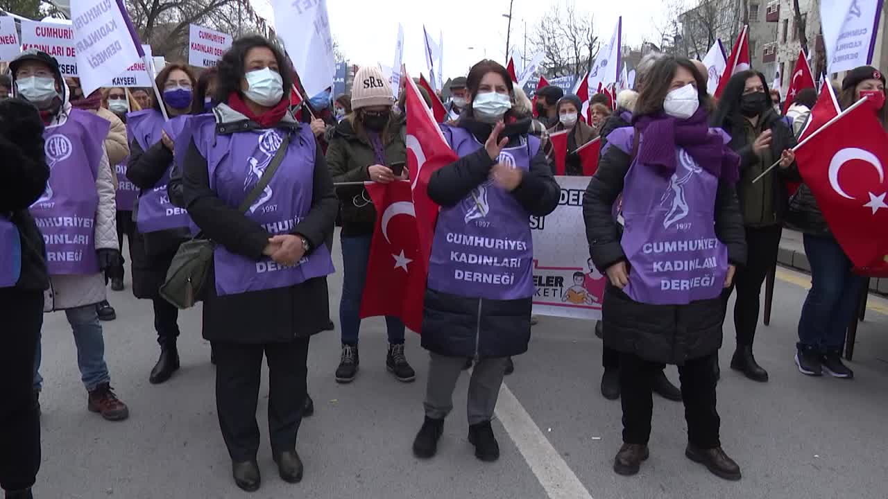 CUMHURİYET KADINLARI DERNEĞİ GENEL BAŞKANI TÜLİN OYGÜR: “KADIN VE EMEK MÜCADELESİ BİRLEŞİYOR”