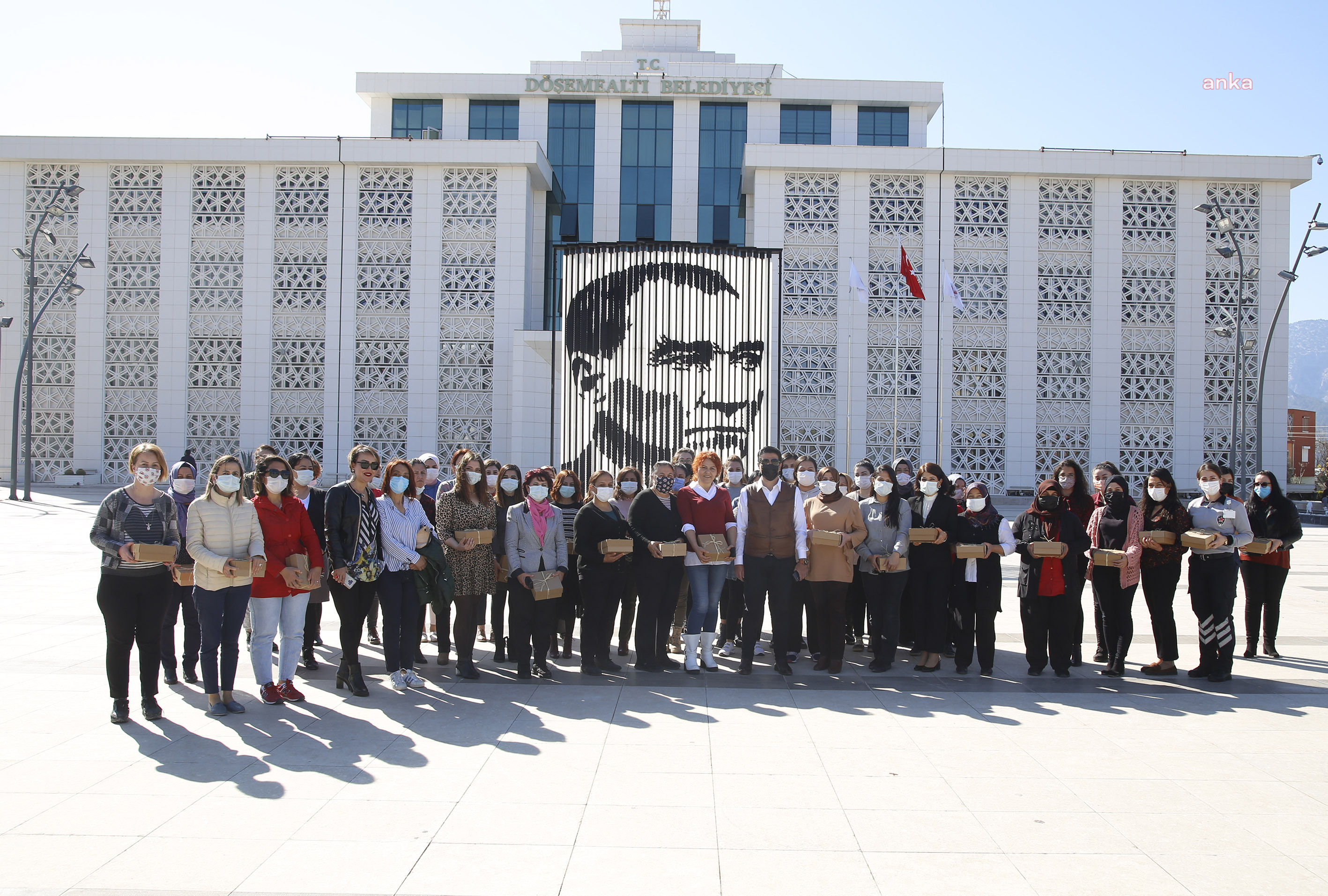 DÖŞEMEALTI BELEDİYESİ'NDE KADINLAR GÜNÜ İZNİ