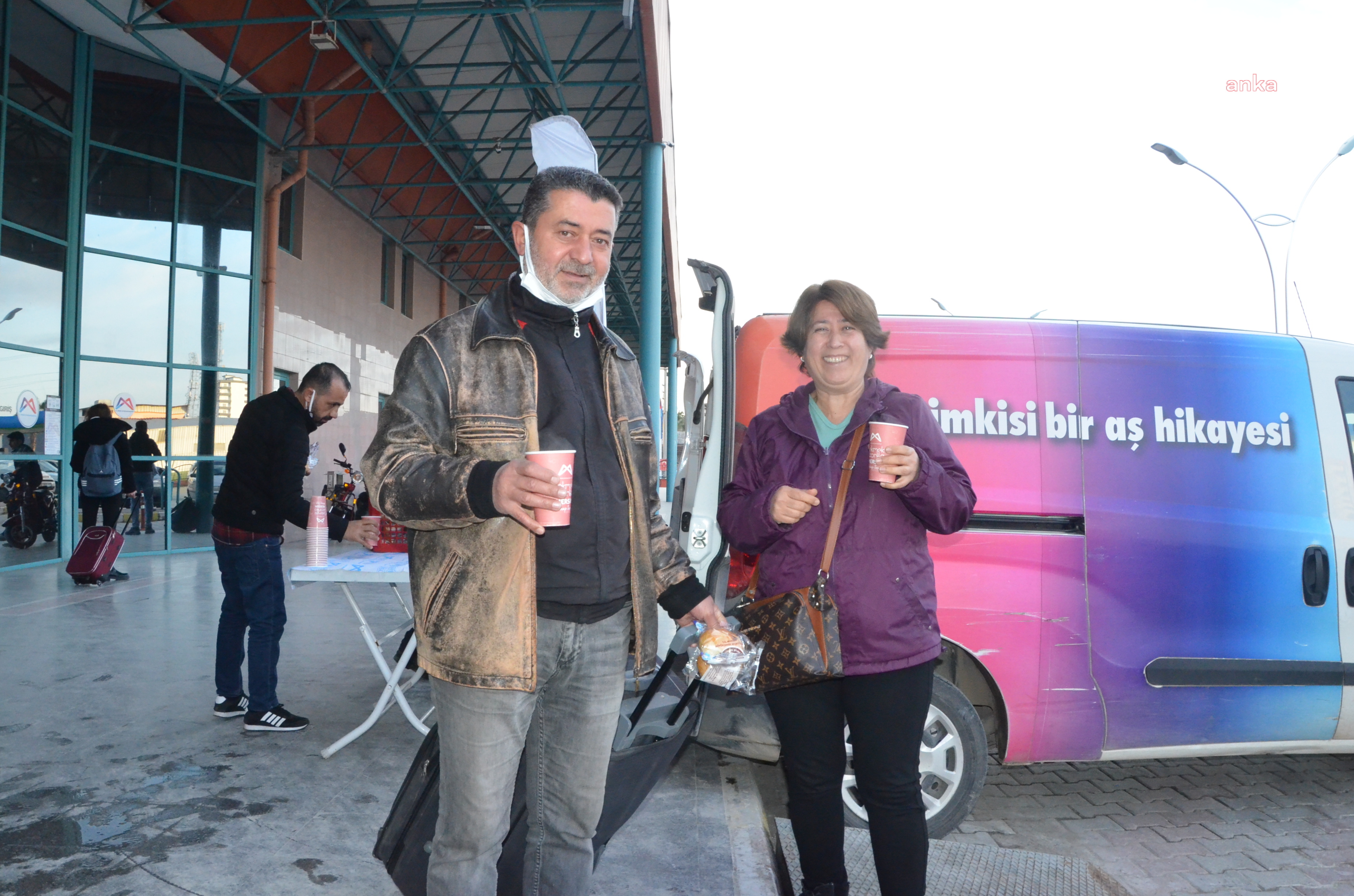 MERSİN BÜYÜKŞEHİR’DEN TARSUS TAŞTİ ÖNÜNDE ÇORBA DAĞITIMI