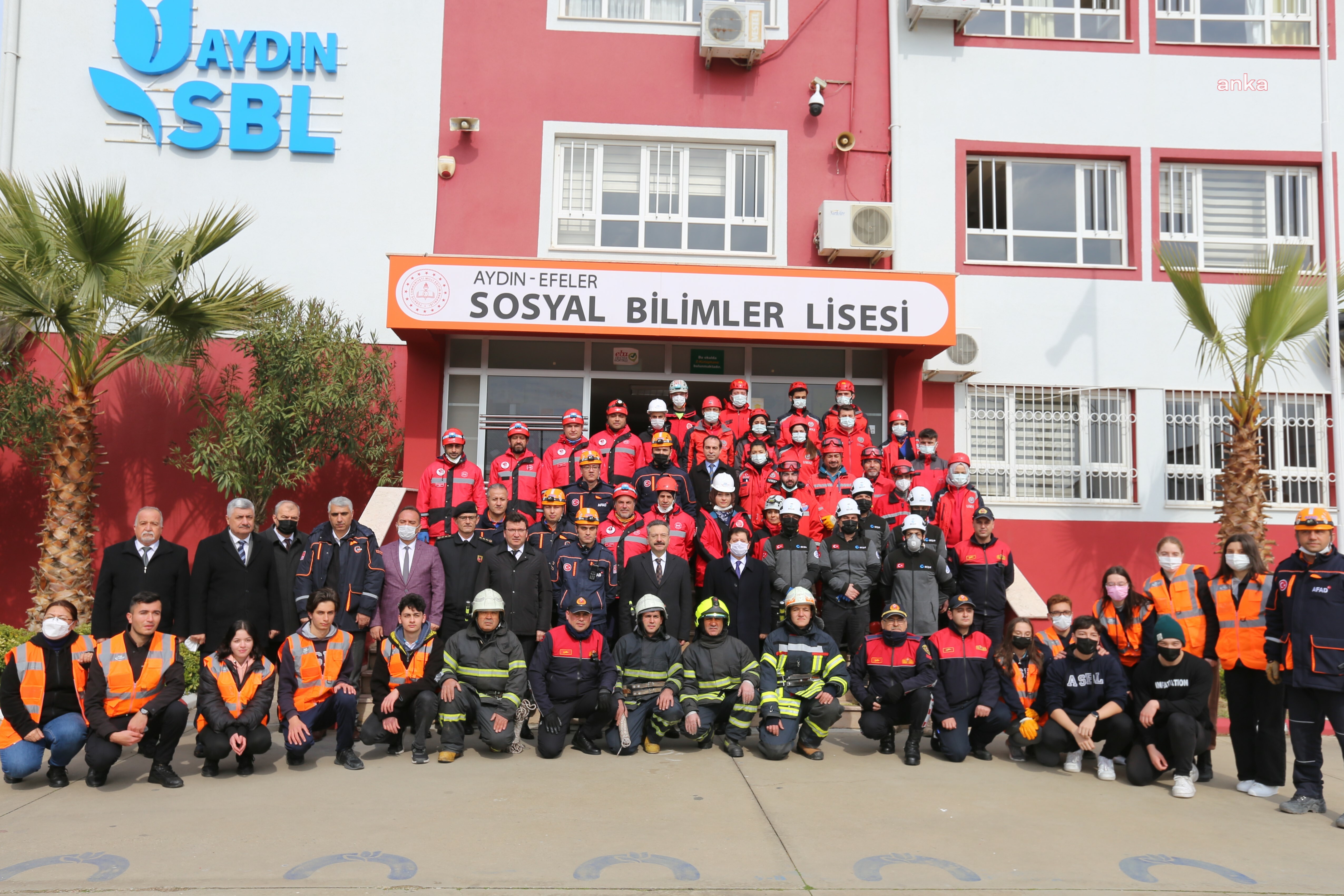 EFELER BELEDİYESİ ARAMA KURTARMA EKİBİ DEPREM HAFTASI ETKİNLİKLERİNDE GÖREV ALDI