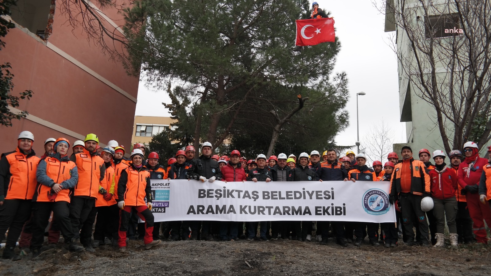 BEŞİKTAŞ’TA DEPREM VE YANGIN TATBİKATI YAPILDI