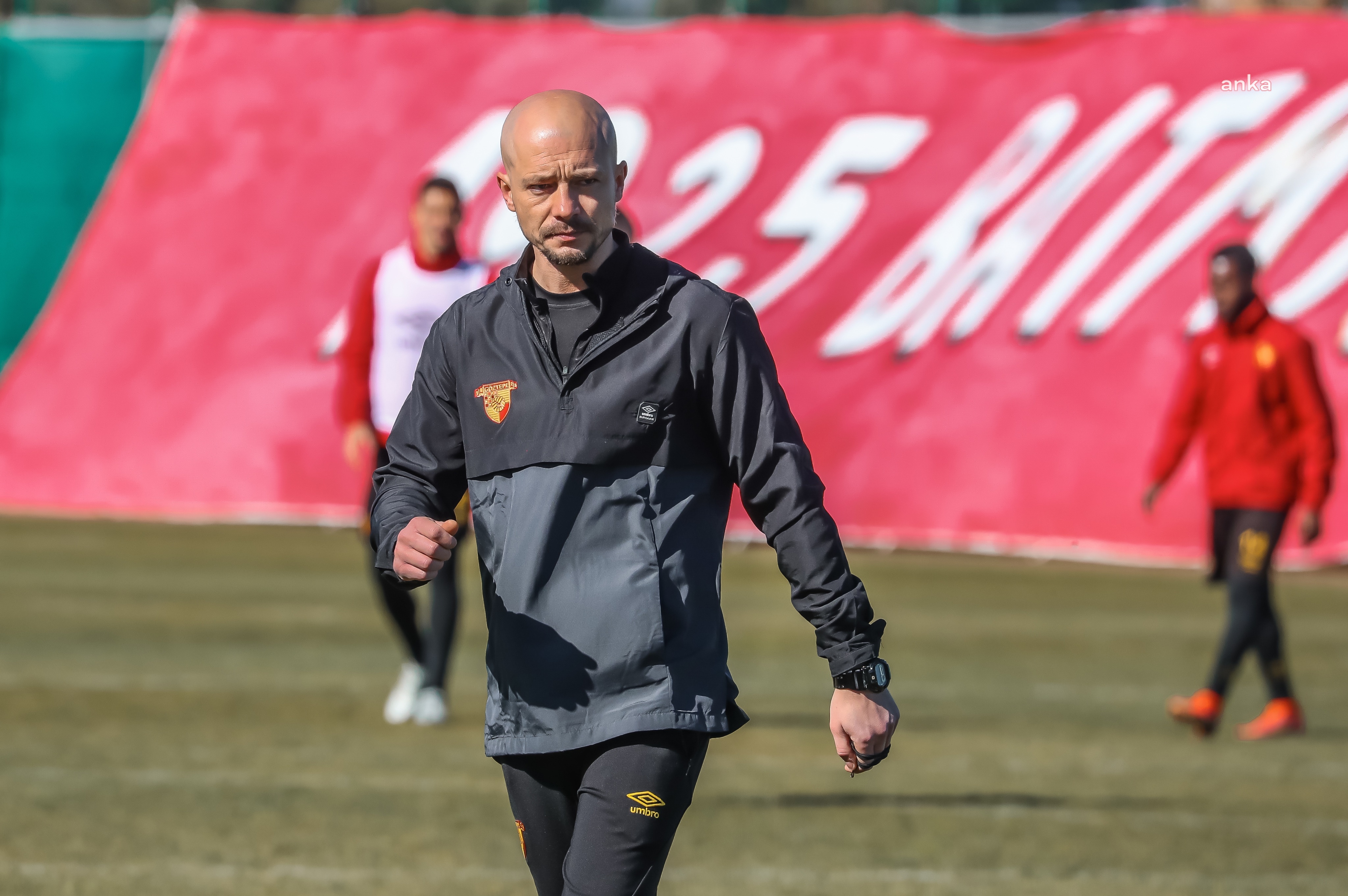 GÖZTEPE'DE, TEKNİK DİREKTÖR NESTOR EL MAESTRO İLE YOLLAR AYRILDI