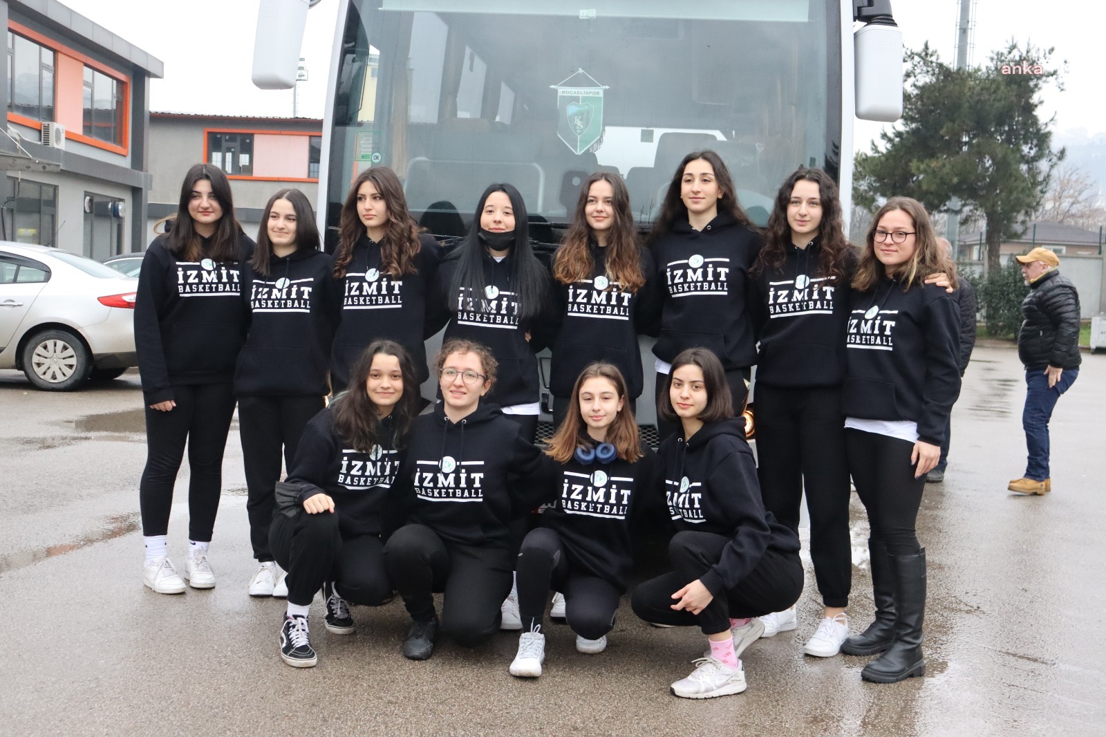 İZMİT BELEDİYESPOR KULÜBÜ U18 KADIN BASKETBOL TAKIMI TEKİRDAĞ’A YOLA ÇIKTI