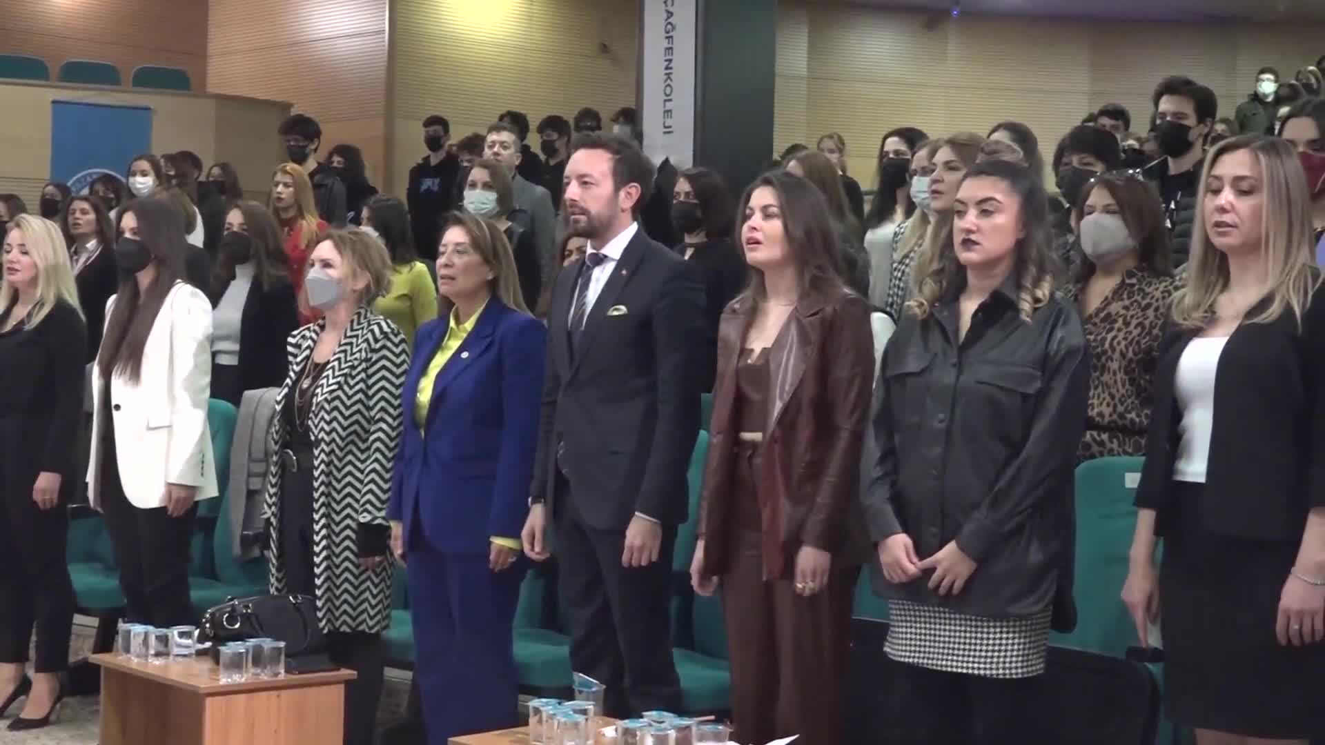 ANKA ESKİŞEHİR MUHABİRİ ÖZGE ZAİM, ESKİŞEHİR’DE “YILIN KADIN GAZETECİSİ” ÖDÜLÜ ALDI