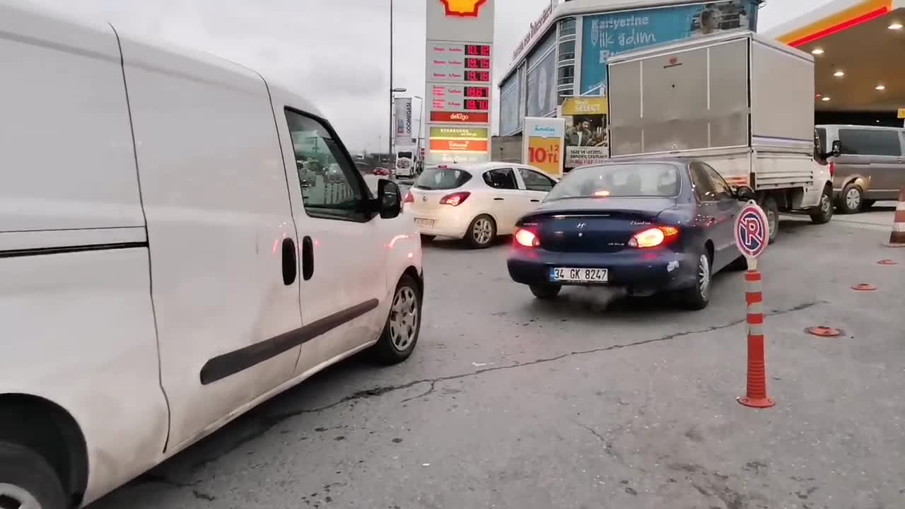 VATANDAŞ AKARYAKIT ZAMMINA İSYAN ETTİ: "NASIL 15 TEMMUZ'DA ÇIKTIK, ŞİMDİ DE ÇIKIP 'DUR' DİYELİM"
