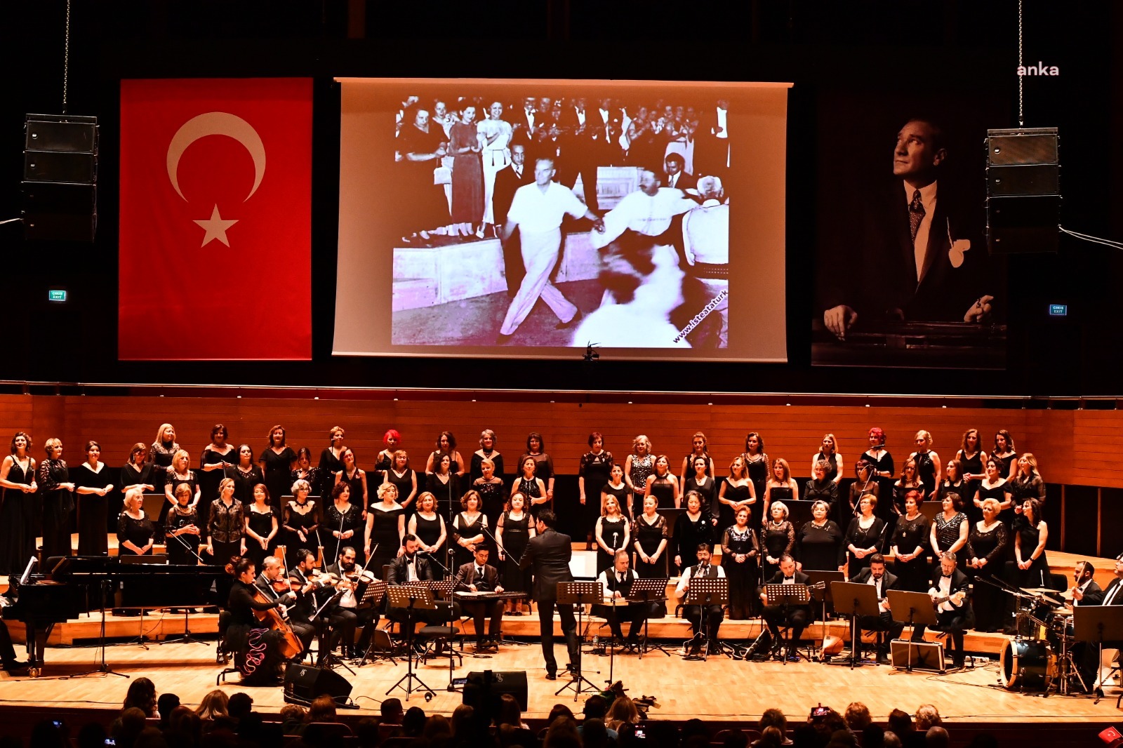 CUMHURİYETİN KADINLARI İZMİR'DE SÖYLEDİ, DÜNYA DİNLEDİ