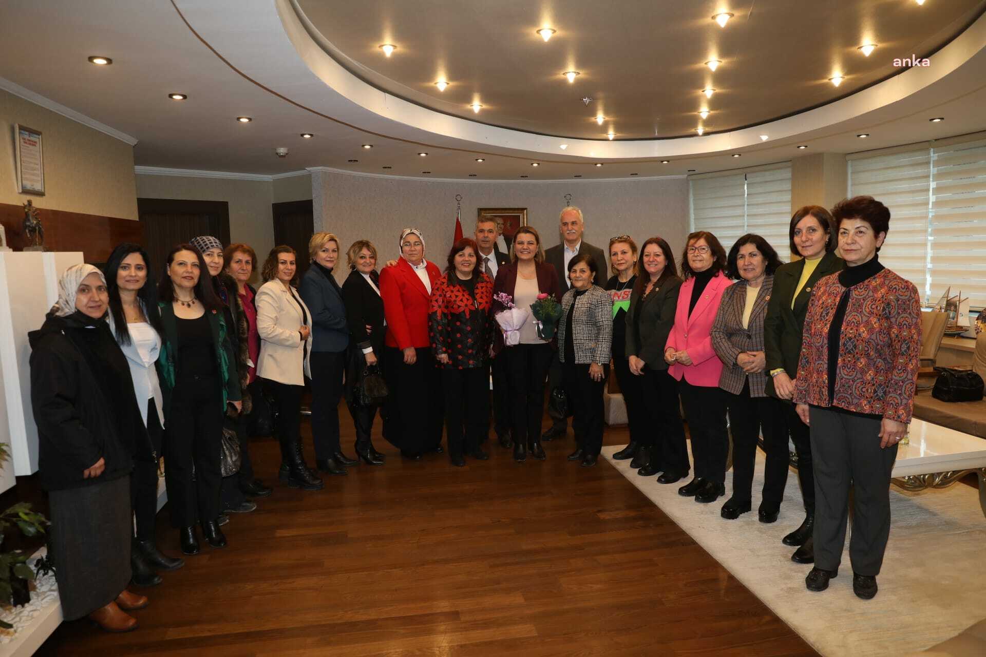 İZMİT BELEDİYE BAŞKANI HÜRRİYET, KOCAELİ’DEKİ KADIN MUHTARLARI AĞIRLADI
