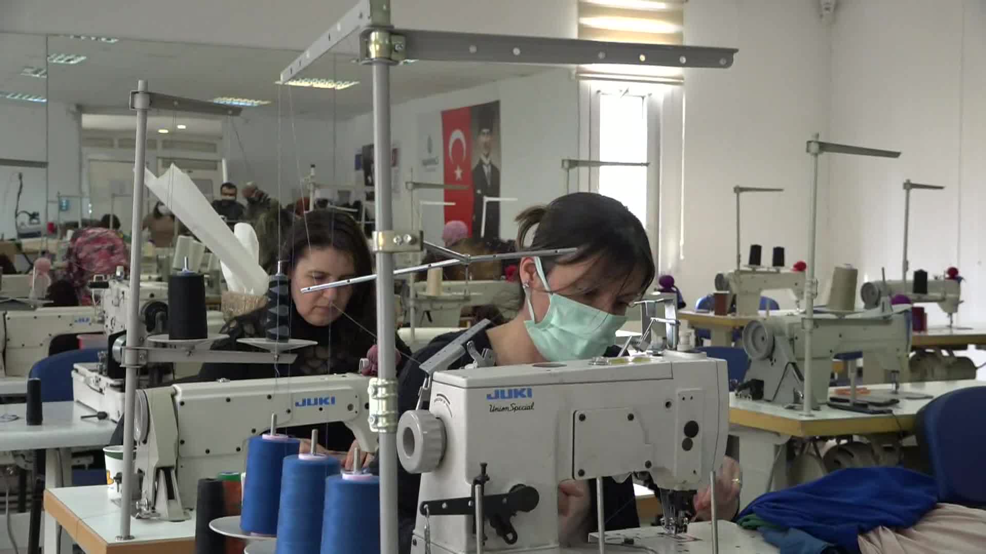 ÇANKAYA'DA MESLEK ÖĞRENEN KADINLARDAN, ATÖLYEDE 8 MART KUTLAMASI