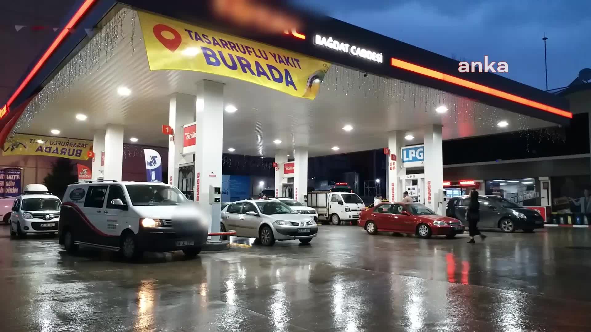 KOCAELİ'DE BENZİN ZAMMINA TEPKİ: “ARABALARI DA SATTIRACAKLAR ARTIK, BİSİKLETE DÖNECEĞİZ”