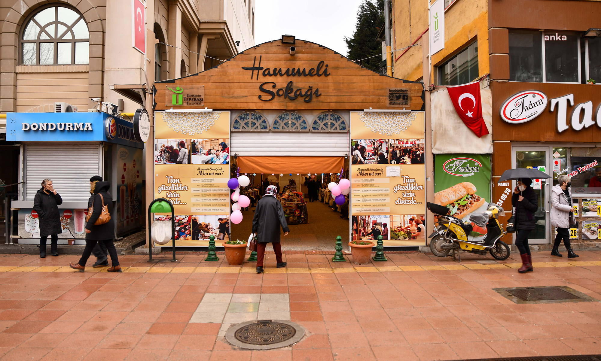 TEPEBAŞI HANIMELİ SOKAĞI 6 YAŞINDA