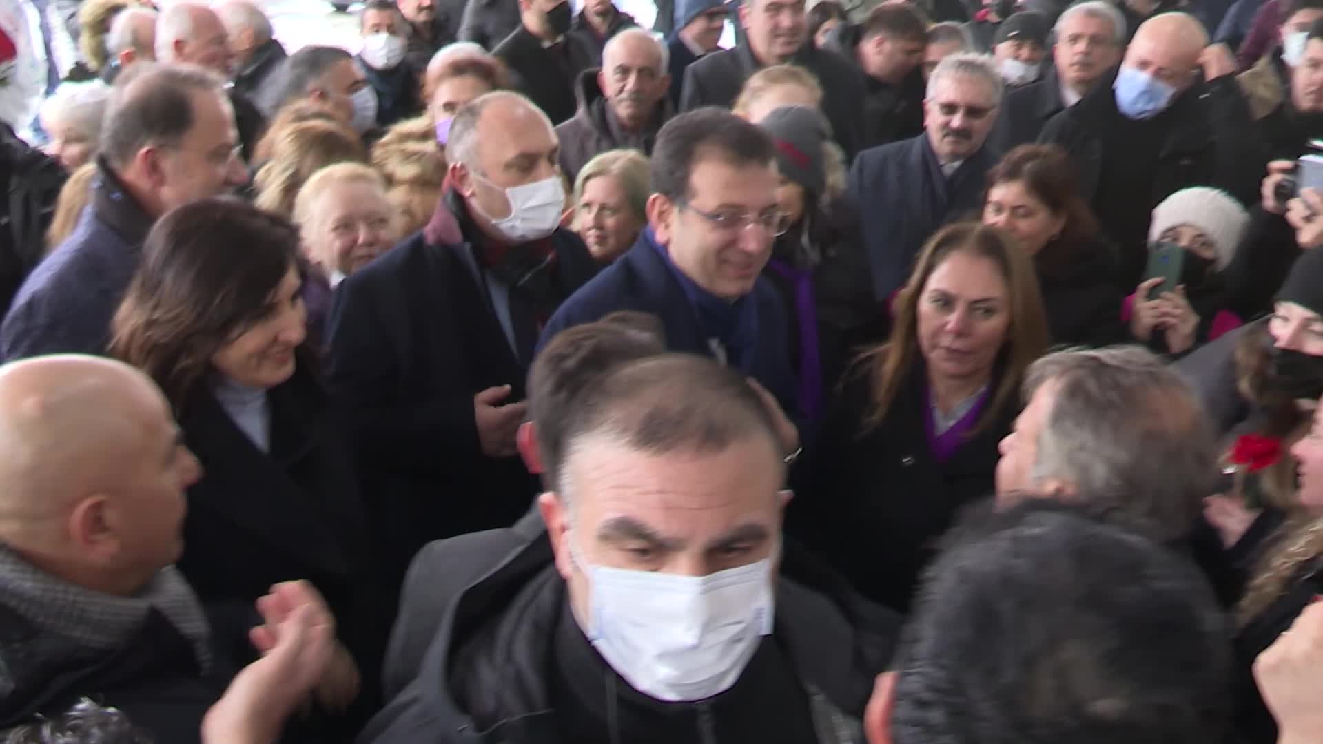 İMAMOĞLU, BEYLİKDÜZÜ'NDE 'KADIN EMEĞİ PAZARI'NI ZİYARET ETTİ: "KANATLANDIM, UÇACAĞIM ŞİMDİ"