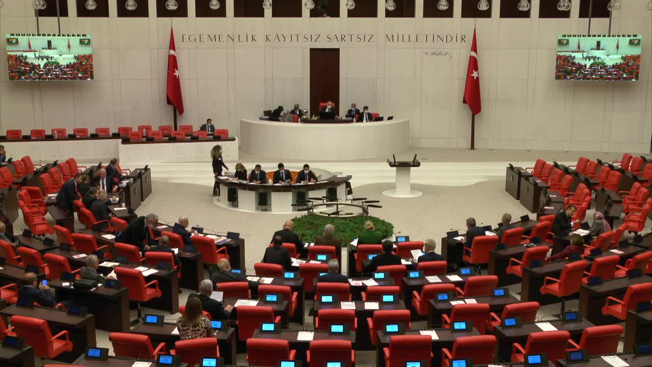 ENGİN ÖZKOÇ’TAN İKTİDARA TEPKİ: “HAL YASASI, PERAKENDE TİCARET YASASI, ÜRETİM REFORMU, OSB KANUN DEĞİŞİKLİKLERİ NEREDE?”