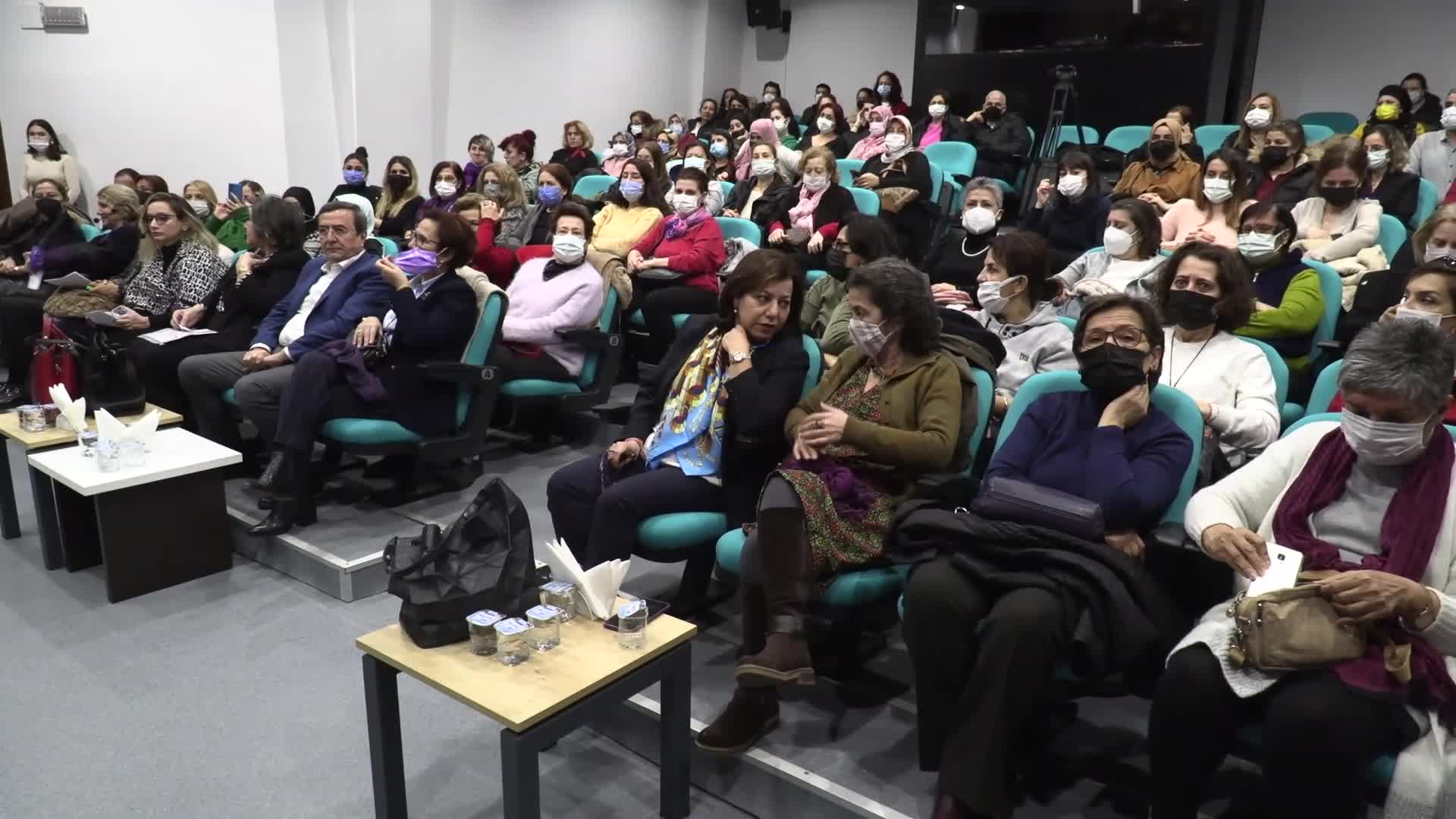 KADIN HAKLARI VE DEMOKRASİ, KONAK’TA KONUŞULDU