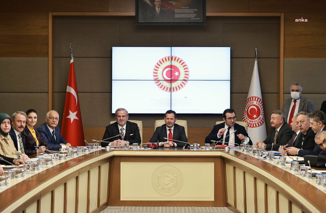 TÜKETİCİ KANUNU TEKLİFİ GÖRÜŞMELERİNDE '48 SAAT' ELEŞTİRİSİ: "TAYYİP BEY'DE OLAN HASLETLER BİZDE YOK, TEK BAŞINA KANUN ÇIKARABİLECEK TECRÜBEMİZ YOK"