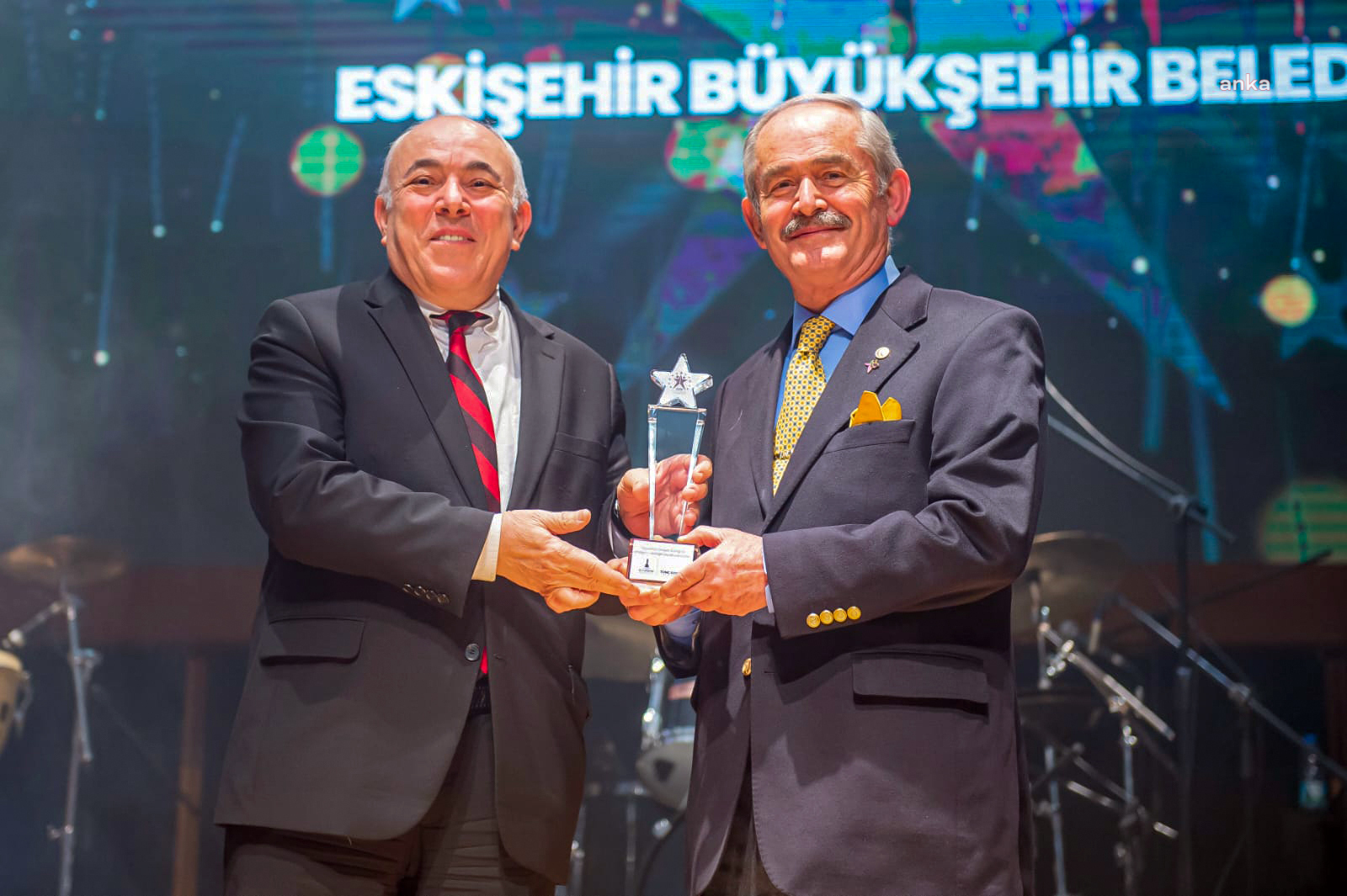 YILMAZ BÜYÜKERŞEN'E EŞİTLİK ÇALIŞMALARI İÇİN ÖDÜL
