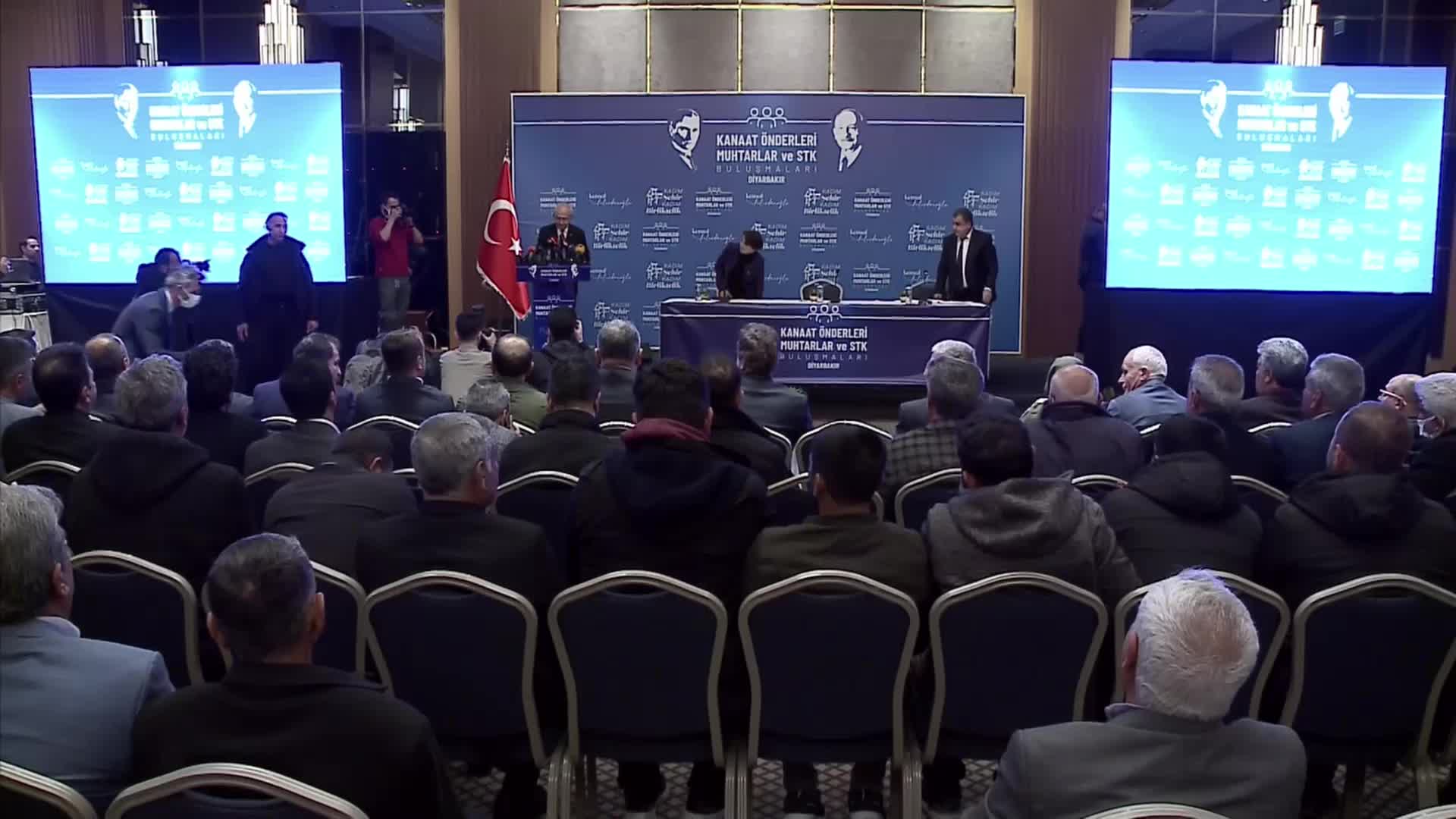 KILIÇDAROĞLU DİYARBAKIR’DA: "TOPLUM OLARAK HELALLEŞMEK ZORUNDAYIZ. HAKSIZLIKLA YÜZLEŞMEKTİR HELALLEŞMEK”
