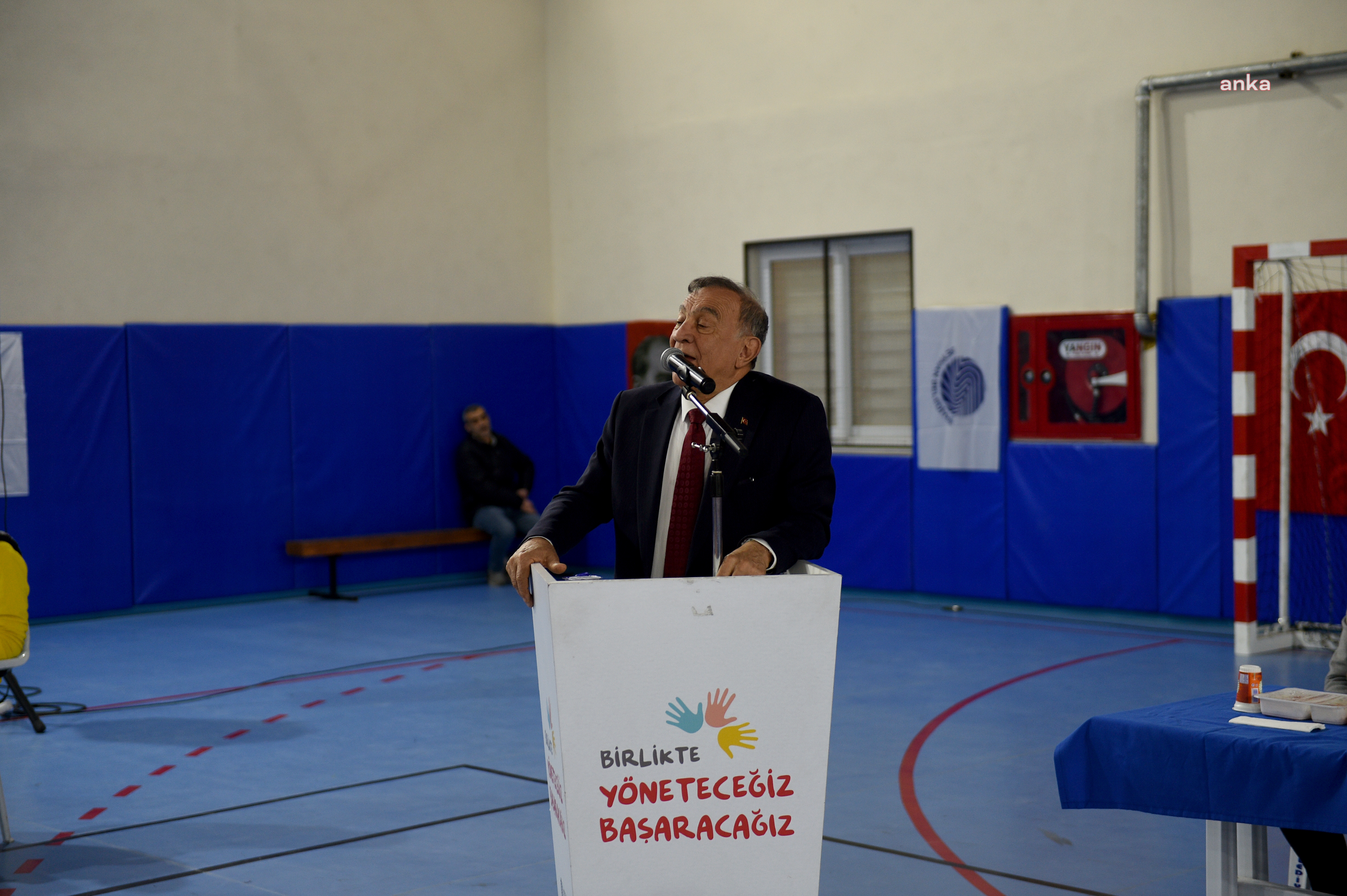 SEYHAN BELEDİYE BAŞKANI AKAY’DAN GELECEĞİN FUTBOLCULARINA MORAL YEMEĞİ