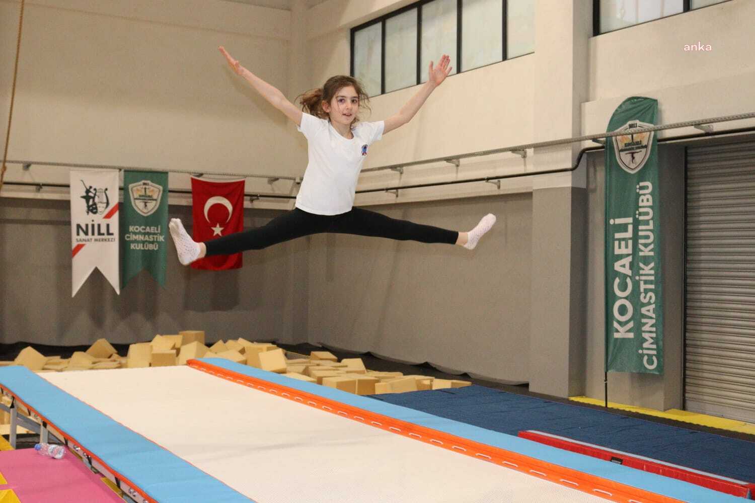 GELECEĞİN JİMNASTİKÇİLERİ İZMİT BELEDİYESPOR KULÜBÜ’NDE ÇALIŞMALARINA DEVAM EDİYOR