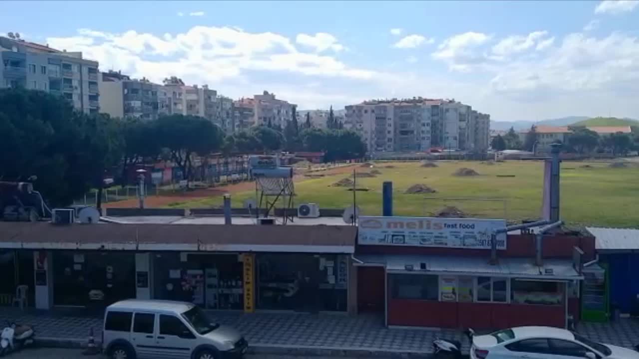 BERGAMA'DA 104 DÜKKANIN ELEKTRİĞİ KESİLDİ VE BELEDİYE YIKIMA BAŞLADI, ESNAF ŞAŞKIN