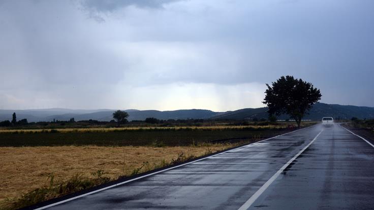 BERGAMA'DA 370 BİN METREKARELİK YOL DÜZENLEMESİ YAPILDI
