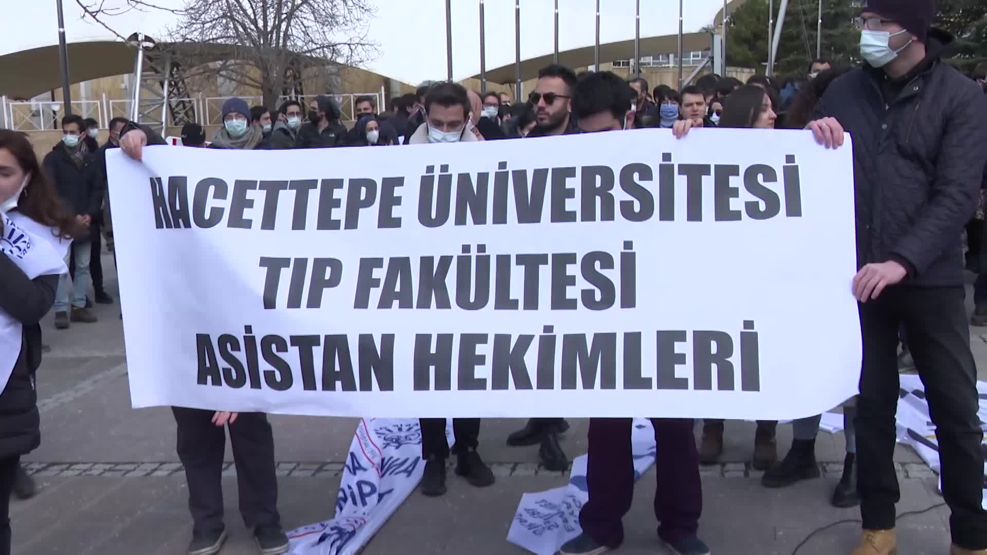 ANKARA'DAKİ SAĞLIK MESLEK ÖRGÜTLERİ: BURADAYIZ, GİTMİYORUZ, HAKLARIMIZ İÇİN G(Ö)REVDEYİZ