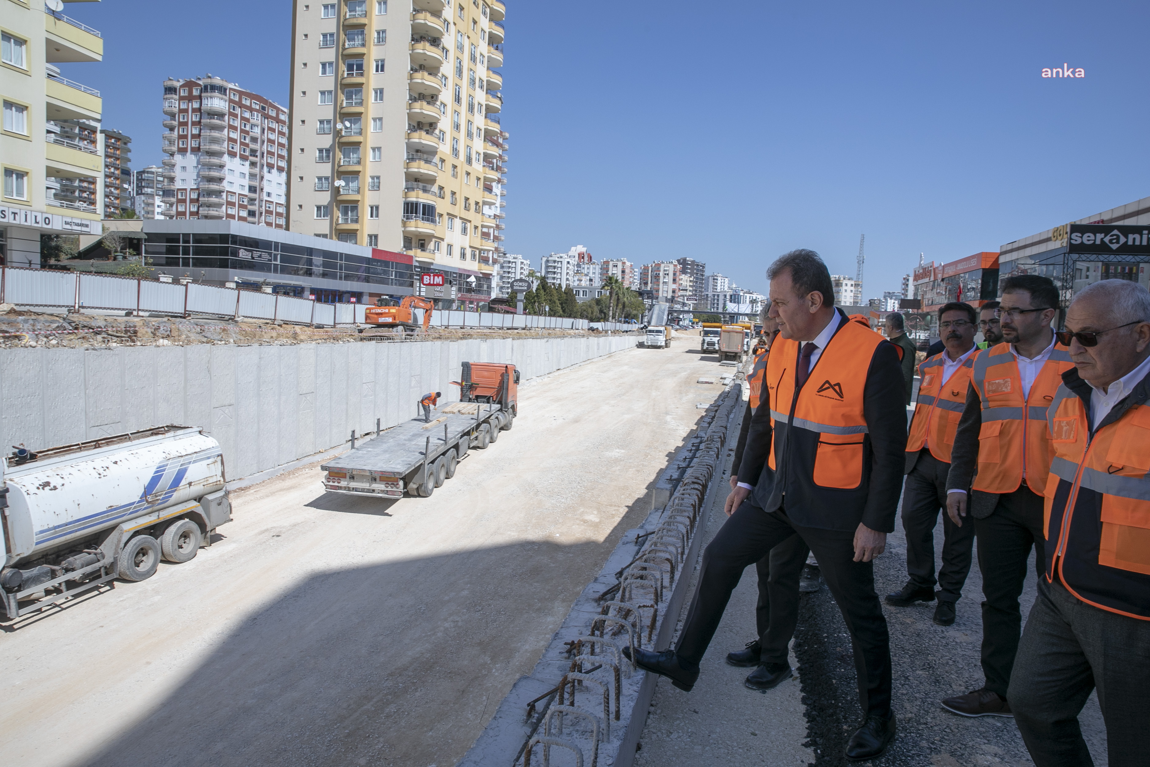 VAHAP SEÇER, GÖÇMEN’DEKİ KATLI KAVŞAK ÇALIŞMALARINI İNCELEDİ