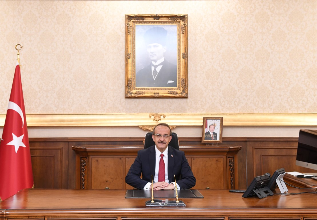 KOCAELİ VALİSİ YAVUZ, SAĞLIK ÇALIŞANLARININ GREVİNİ ELEŞTİRDİ: “HAK ARARKEN HASTALARI MAĞDUR ETMEK, MİLLETİN HAKKINA SAYGI DUYMAMAKTIR”