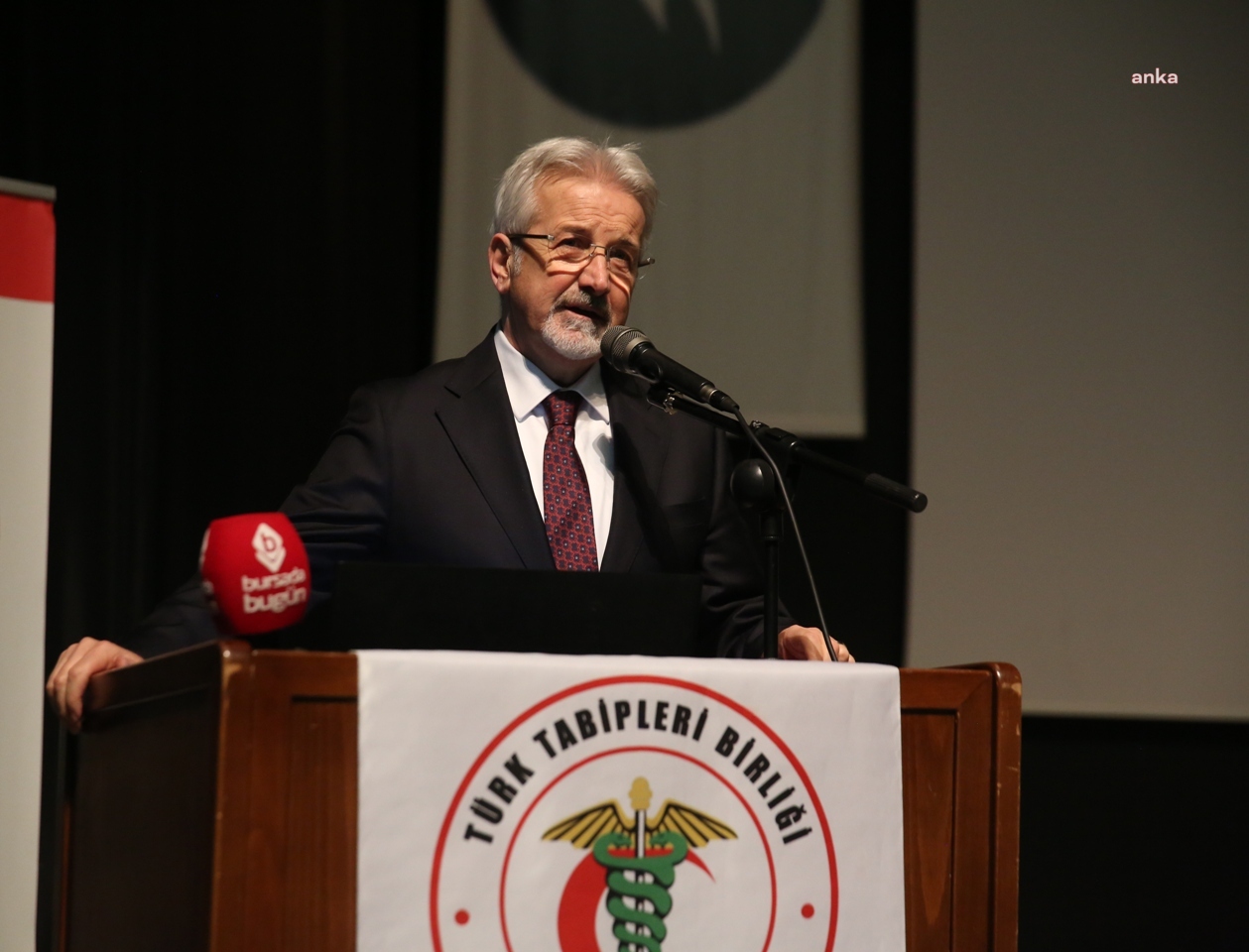 NİLÜFER BELEDİYE BAŞKANI ERDEM: “SAĞLIK ÇALIŞANLARININ YANINDAYIZ”