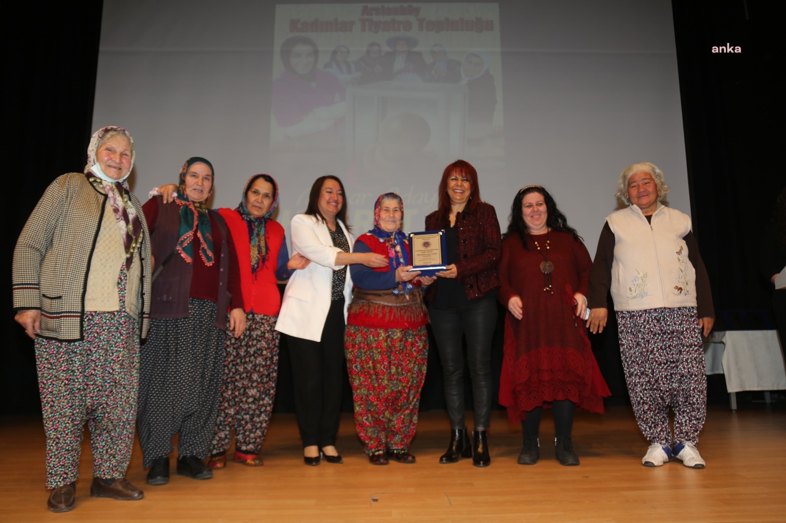 MEZİTLİ BELEDİYE BAŞKANI TARHAN’A KADIN DOSTU YEREL YÖNETİM ÖDÜLÜ