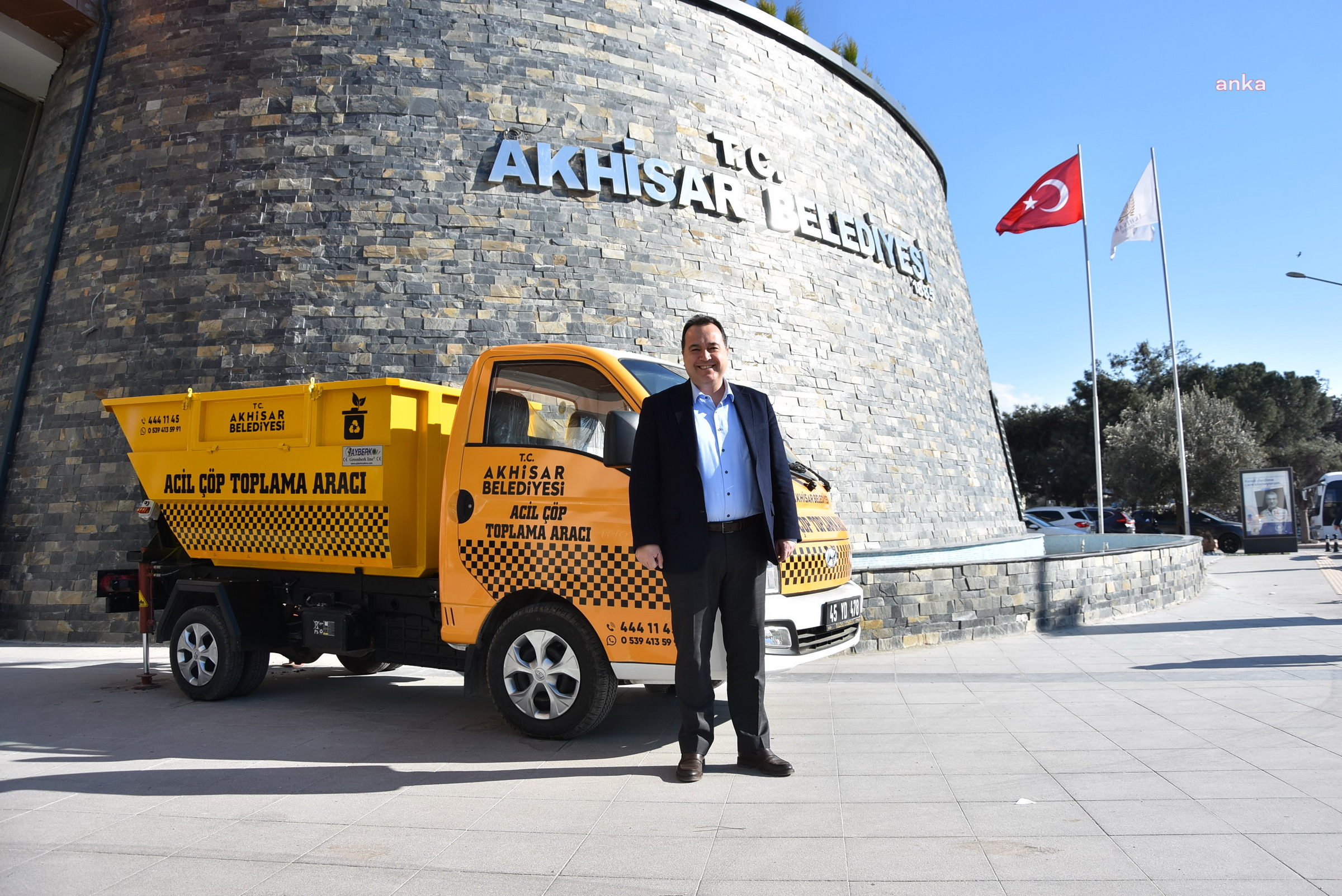 AKHİSAR’DA ACİL ÇÖP TOPLAMA ARACI HİZMETE BAŞLADI
