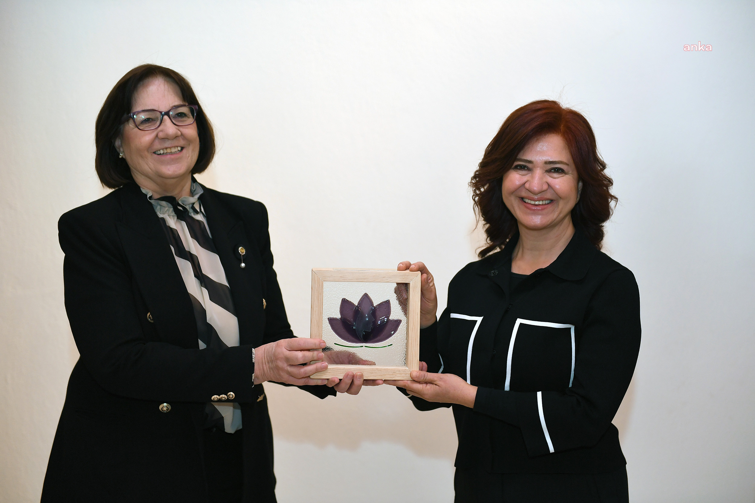 MERAL SEÇER’E İÇEL SOROPTİMİST KULÜBÜ’NDEN ÖDÜL