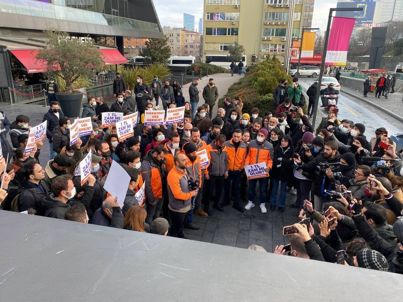 HEPSİJET KURYELERİ KAZANDI: PAKET ÜCRETİ, 0,75'TEN 4 TL'YE YÜKSELDİ