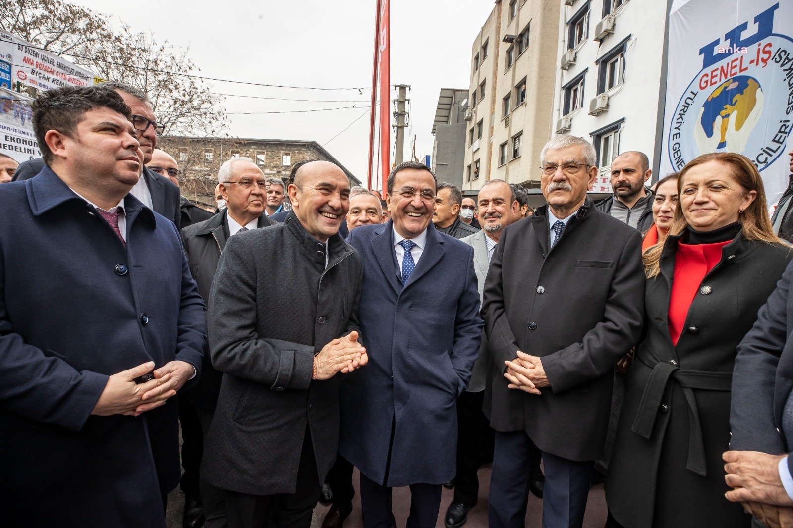 DİSK GENEL-İŞ İZMİR ŞUBELERİNİN YENİLENEN HİZMET BİNASI AÇILDI