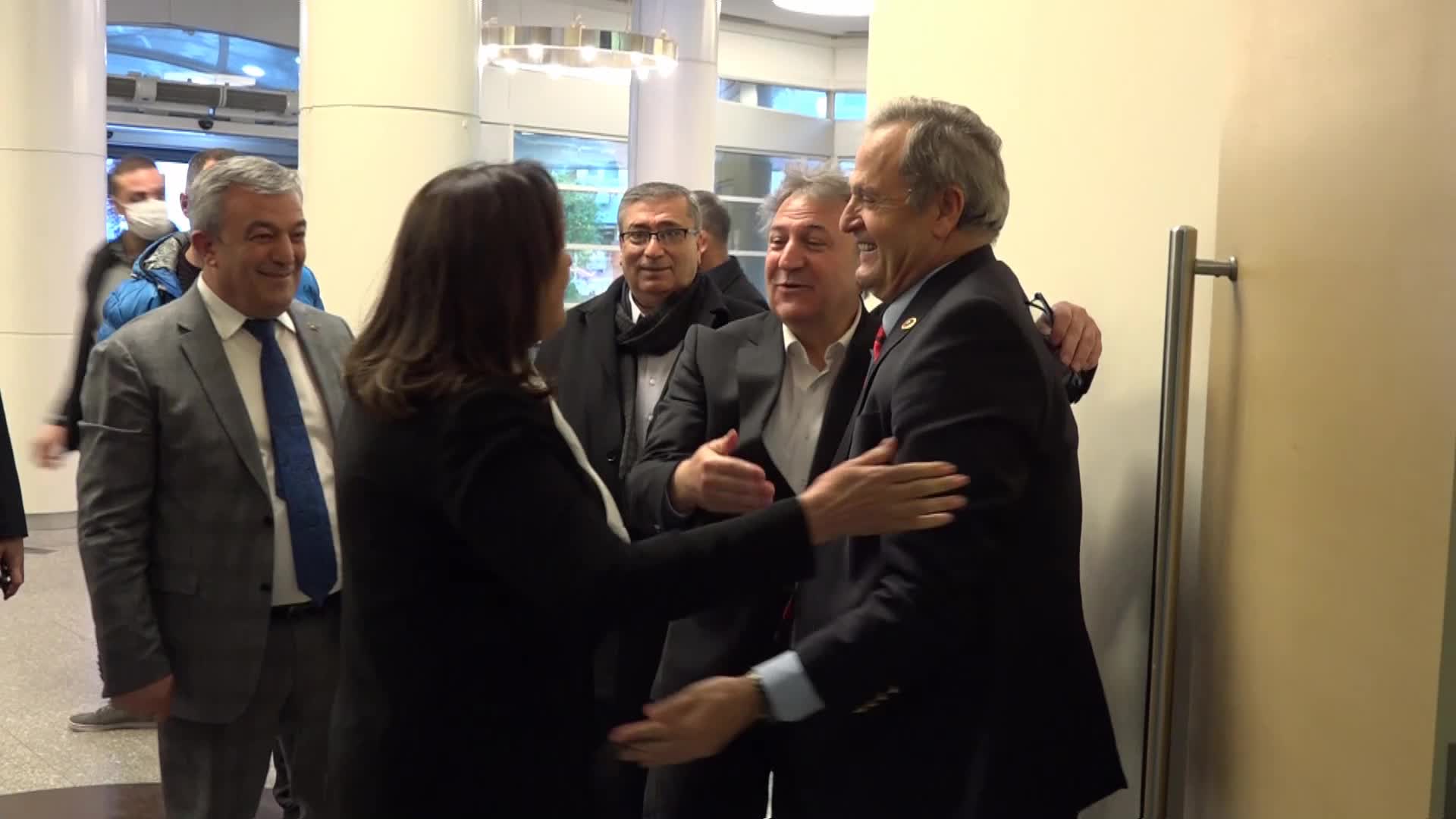 YAŞAR SEYMAN: PARLAMENTODA KOLTUKLARIMIZIN YARISI İŞGAL ALTINDA