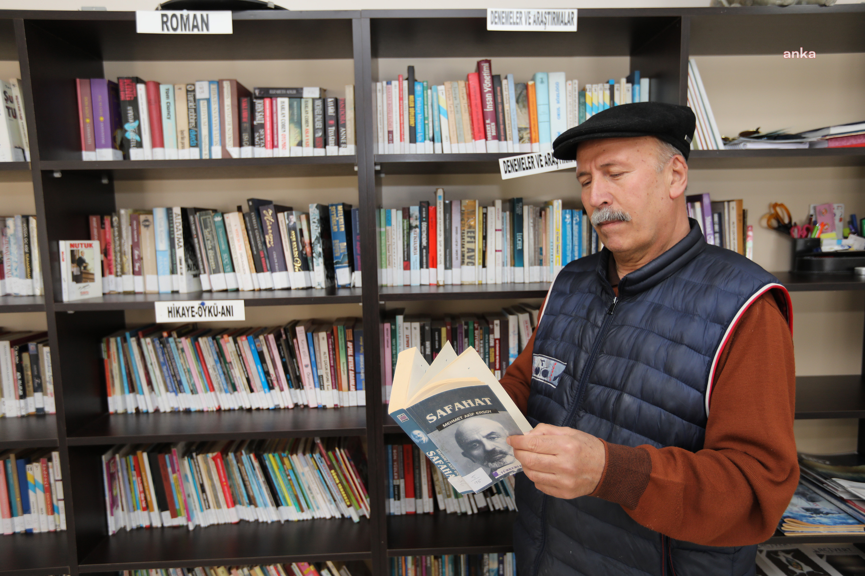 MEZİTLİLİLER, OKUMA EV'NDE HEM KİTAP OKUYOR HEM ÜRETİYOR