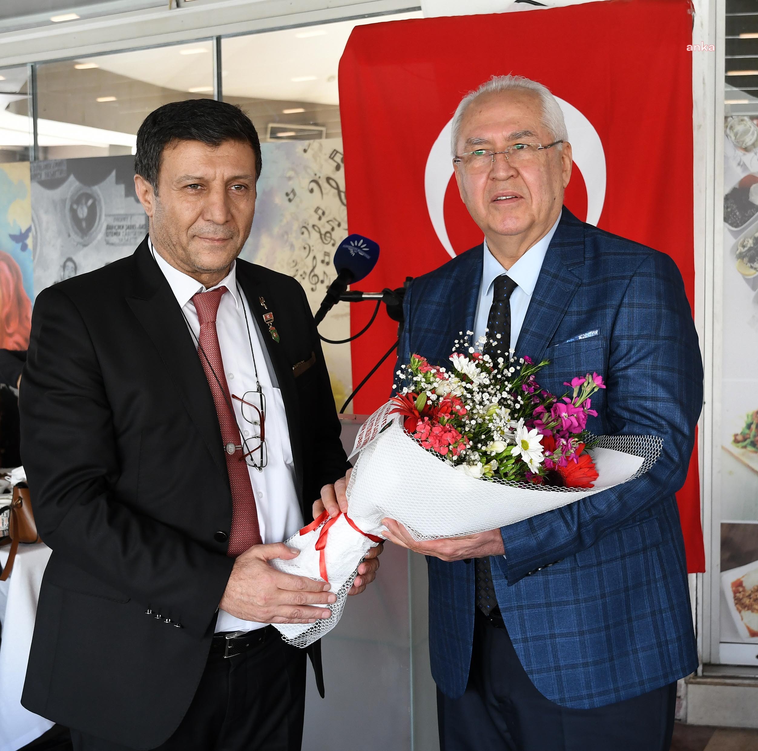 KARABAĞLAR BELEDİYE BAŞKANI SELVİTOPU ŞEHİT AİLELERİYLE BULUŞTU