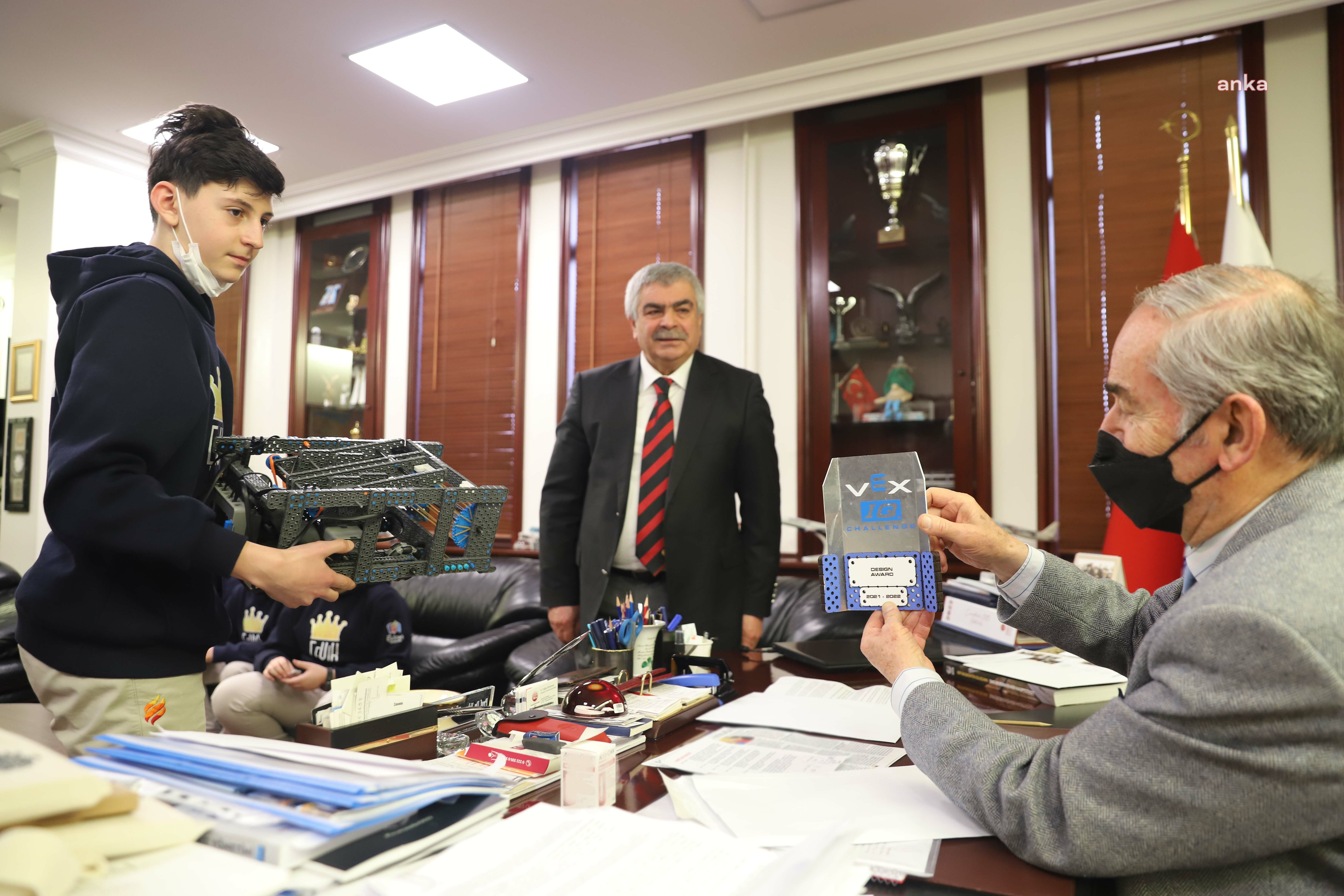 ÇEVİK ROBOTİK TAKIMI'NDAN YILMAZ BÜYÜKERŞEN'E ZİYARET