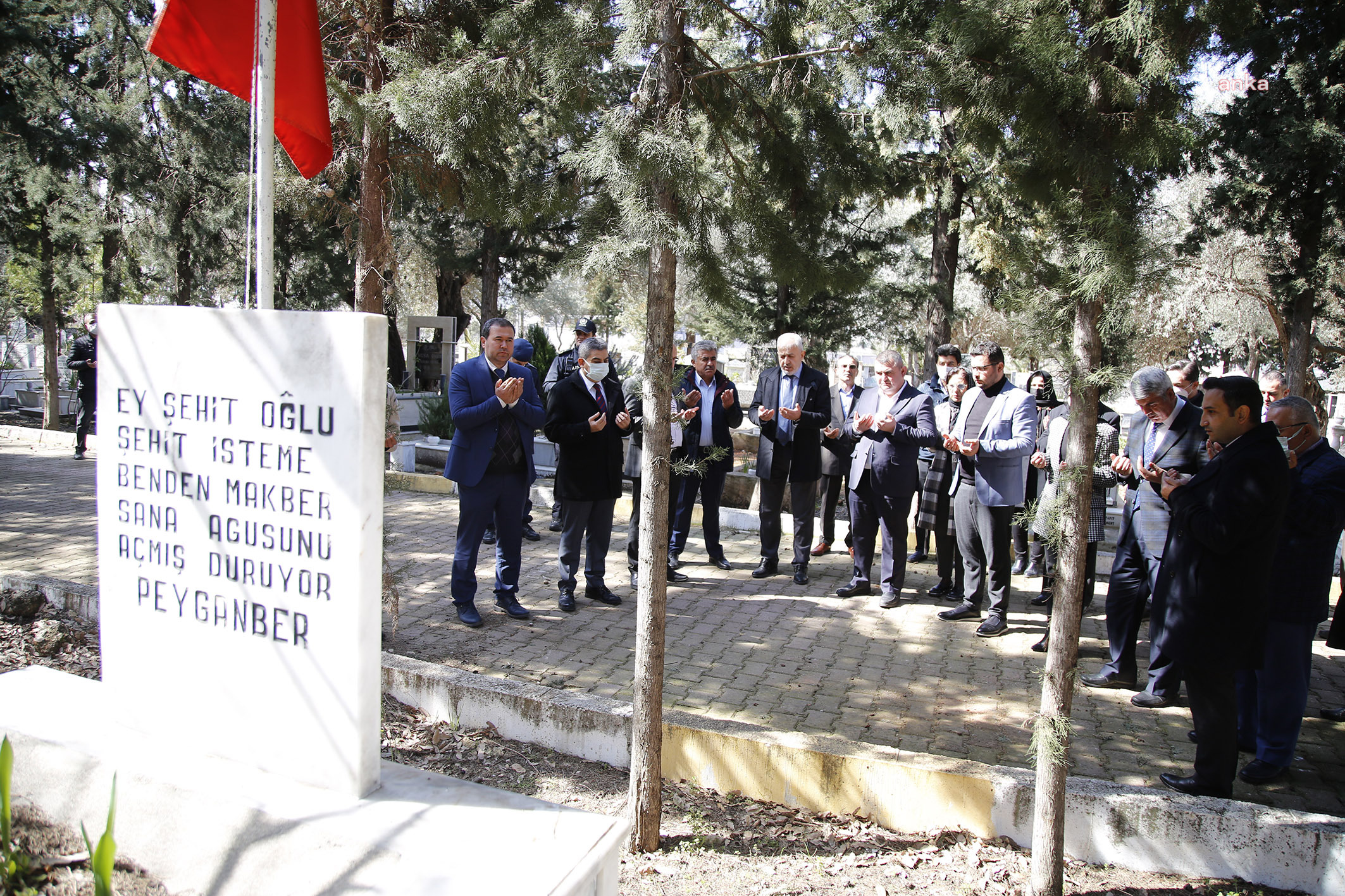 DÖŞEMEALTI’NDA ŞEHİTLER, KABİRLERİ BAŞINDA ANILDI