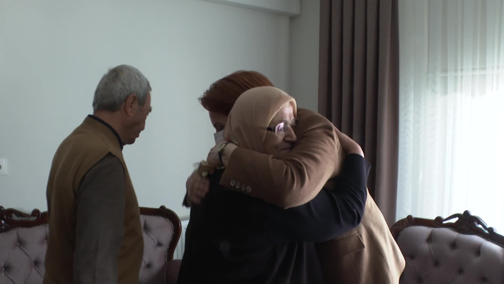 AKŞENER, ŞEHİT ASTEĞMEN SÜLEYMAN ÇAMLICA'NIN AYDIN'DAKİ AİLESİNİ ZİYARET ETTİ