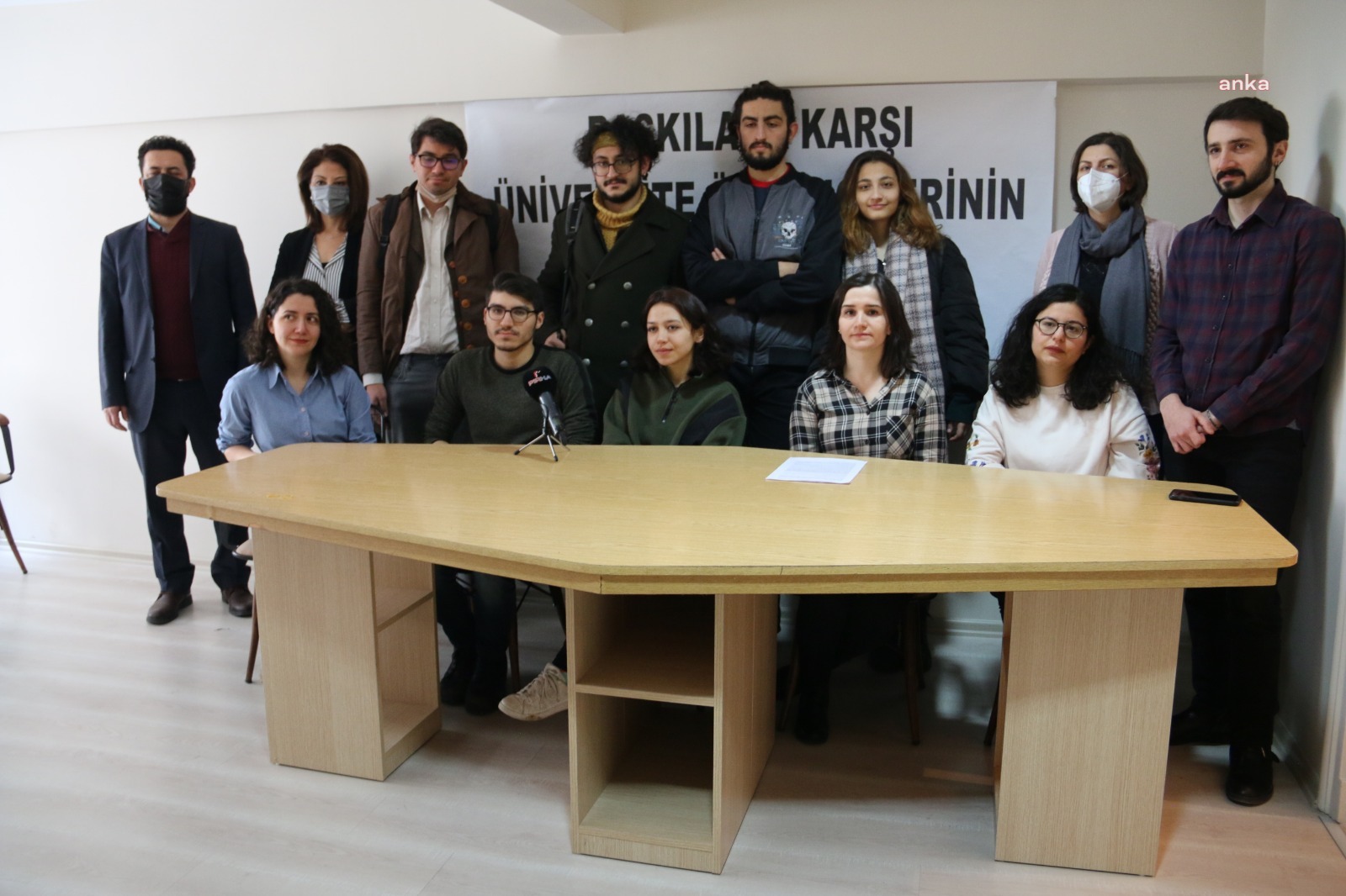 ÇHD'DEN, EYLEM YAPTIKLARI GEREKÇESİYLE BURS VE KREDİLERİ KESİLEN ÖĞRENCİLERE DESTEK: "ÖĞRENCİLERİN YANINDAYIZ"